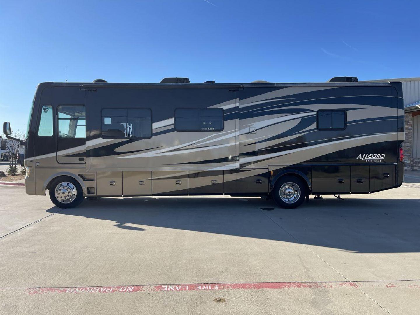 2012 TIFFIN ALLEGRO 34TGA (1F66F5DY6C0) , Length: 34.83 ft | Gross Weight: 22,000 lbs | Slides: 3 transmission, located at 4319 N Main St, Cleburne, TX, 76033, (817) 678-5133, 32.385960, -97.391212 - The 2012 Tiffin Allegro 34TGA is a luxurious Class A motorhome that combines elegant design, high-quality construction, and premium features for travelers seeking comfort and style on the road. Known for its solid build and well-appointed amenities, the Allegro 34TGA is perfect for long road trips, - Photo#11