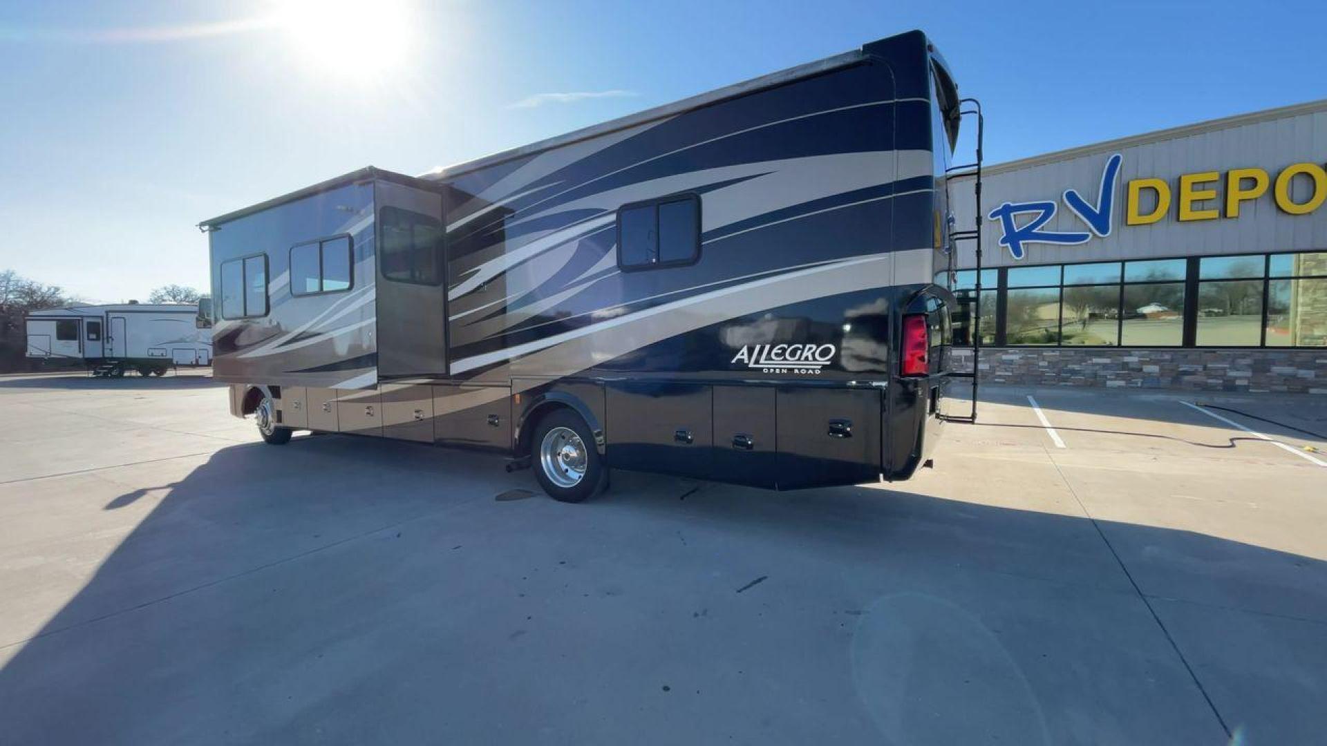 2012 TIFFIN ALLEGRO 34TGA (1F66F5DY6C0) , Length: 34.83 ft | Gross Weight: 22,000 lbs | Slides: 3 transmission, located at 4319 N Main St, Cleburne, TX, 76033, (817) 678-5133, 32.385960, -97.391212 - The 2012 Tiffin Allegro 34TGA is a luxurious Class A motorhome that combines elegant design, high-quality construction, and premium features for travelers seeking comfort and style on the road. Known for its solid build and well-appointed amenities, the Allegro 34TGA is perfect for long road trips, - Photo#7