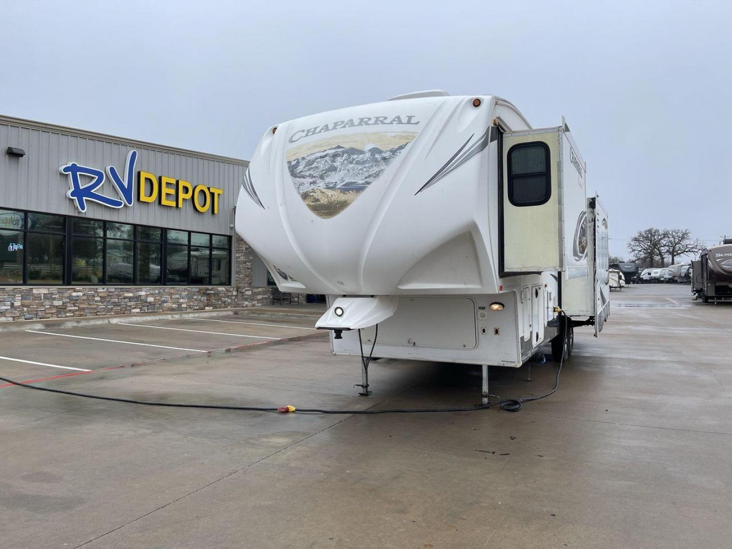 2013 TAN COACHMEN CHAPARRAL 325MKS - (5ZT3CHYB3DA) , Length: 35.67 ft. | Dry Weight: 10,070 lbs. | Gross Weight: 12,000 lbs. | Slides: 3 transmission, located at 4319 N Main St, Cleburne, TX, 76033, (817) 678-5133, 32.385960, -97.391212 - Photo#0