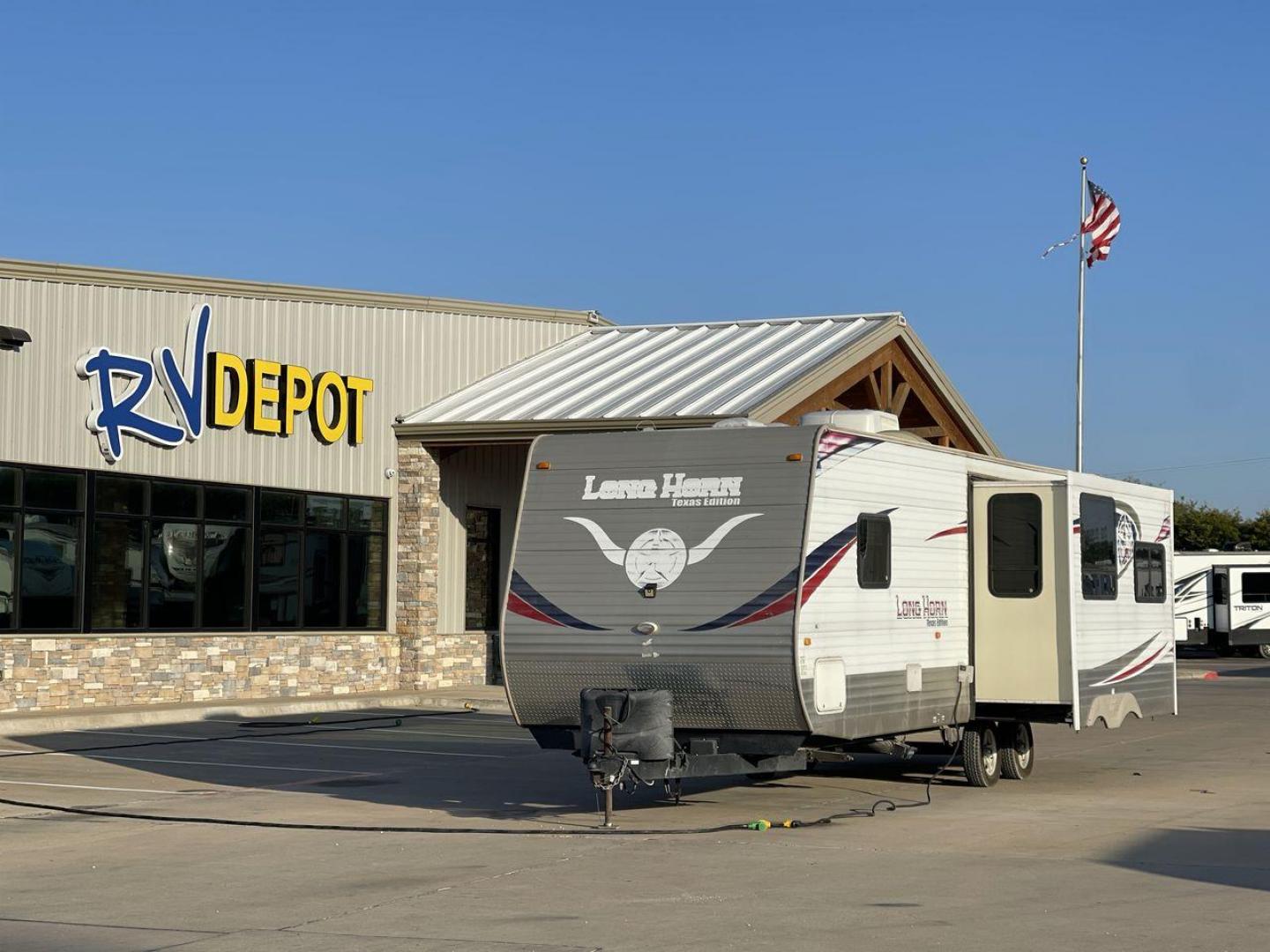 2013 WHITE CROSSROADS RV LONGHORN 27RL (4V0TC272XDA) , Length: 31.83 ft. | Dry Weight: 6,520 lbs. | Gross Weight: 7,850 lbs. | Slides: 1 transmission, located at 4319 N Main St, Cleburne, TX, 76033, (817) 678-5133, 32.385960, -97.391212 - Photo#0