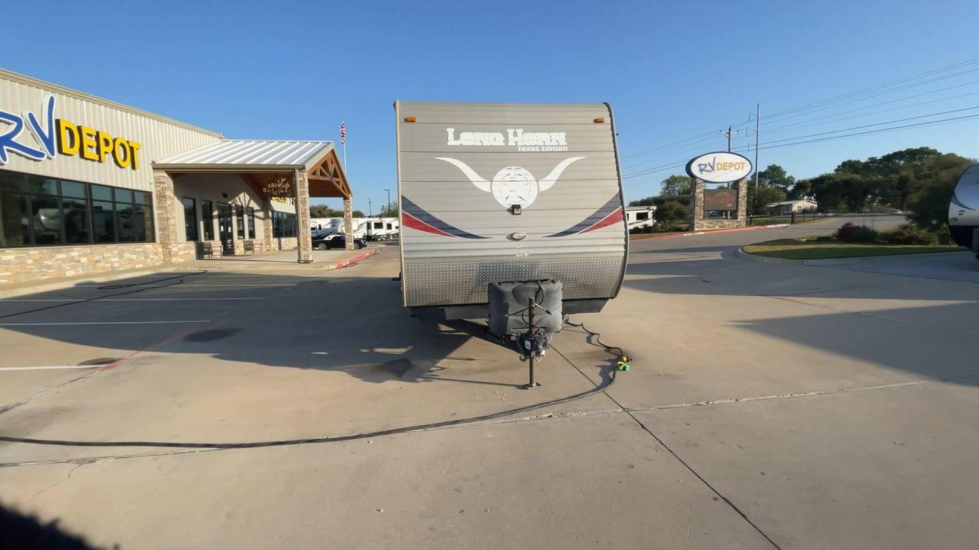 2013 WHITE CROSSROADS RV LONGHORN 27RL (4V0TC272XDA) , Length: 31.83 ft. | Dry Weight: 6,520 lbs. | Gross Weight: 7,850 lbs. | Slides: 1 transmission, located at 4319 N Main St, Cleburne, TX, 76033, (817) 678-5133, 32.385960, -97.391212 - Photo#4