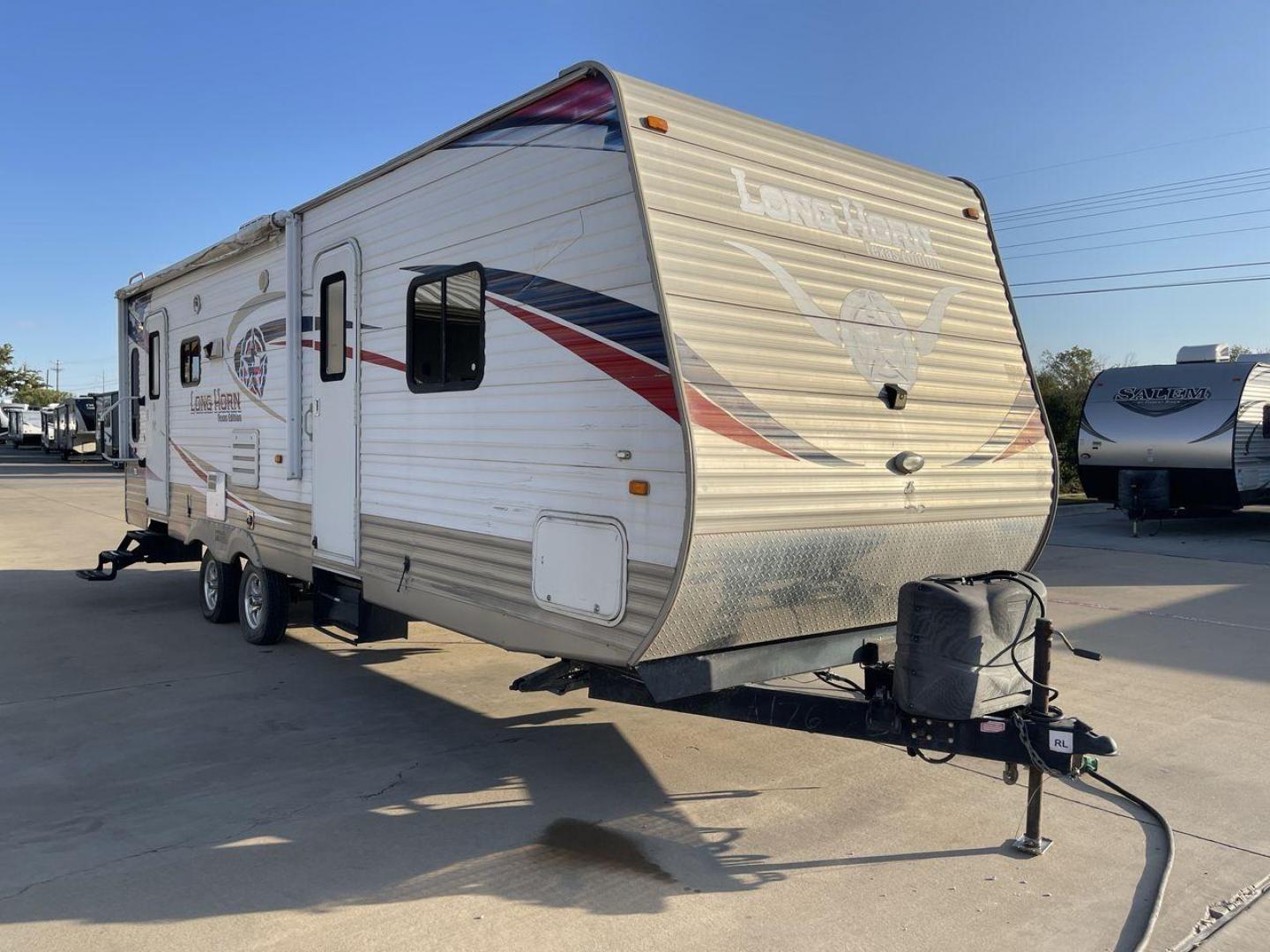 2013 WHITE CROSSROADS RV LONGHORN 27RL (4V0TC272XDA) , Length: 31.83 ft. | Dry Weight: 6,520 lbs. | Gross Weight: 7,850 lbs. | Slides: 1 transmission, located at 4319 N Main St, Cleburne, TX, 76033, (817) 678-5133, 32.385960, -97.391212 - Photo#23