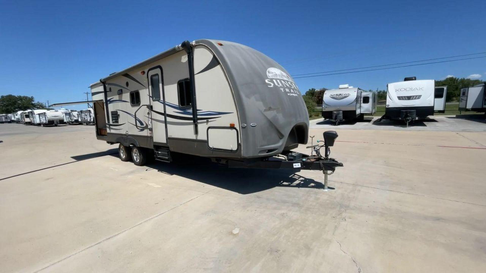 2013 CROSSROADS SUNSET TRAIL 25RB (4V0TC2522DB) , Length: 30.17 ft. | Dry Weight: 5,874 lbs. | Gross Weight: 7,722 lbs. | Slides: 1 transmission, located at 4319 N Main St, Cleburne, TX, 76033, (817) 678-5133, 32.385960, -97.391212 - Photo#3