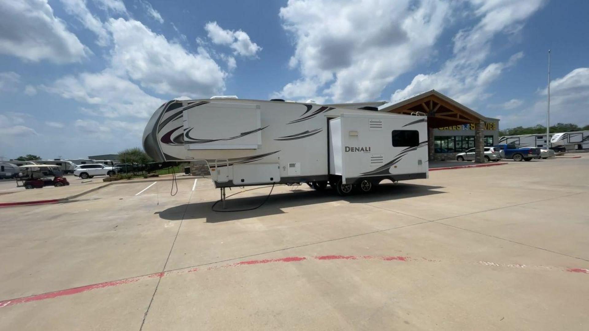 2013 WHITE DENALI 319RLS (47CFD1S24DP) , Length: 35.5 ft. | Dry Weight: 9,326 lbs. | Slides: 3 transmission, located at 4319 N Main St, Cleburne, TX, 76033, (817) 678-5133, 32.385960, -97.391212 - Looking for a nice-sized family fifth wheel suitable for residential living? Check out this 2013 Dutchmen Denali 319RLS! This fifth wheel measures 35.5 feet long and 12.08 feet tall. It has a dry weight of 9,326 lbs. and a payload capacity of 2,866 lbs. It includes three power slides as well as o - Photo#6