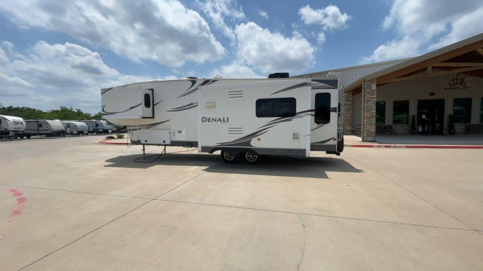 2013 WHITE DENALI 319RLS (47CFD1S24DP) , Length: 35.5 ft. | Dry Weight: 9,326 lbs. | Slides: 3 transmission, located at 4319 N Main St, Cleburne, TX, 76033, (817) 678-5133, 32.385960, -97.391212 - Looking for a nice-sized family fifth wheel suitable for residential living? Check out this 2013 Dutchmen Denali 319RLS! This fifth wheel measures 35.5 feet long and 12.08 feet tall. It has a dry weight of 9,326 lbs. and a payload capacity of 2,866 lbs. It includes three power slides as well as o - Photo#7