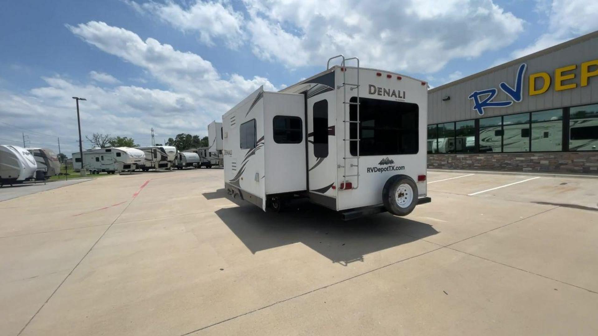 2013 WHITE DENALI 319RLS (47CFD1S24DP) , Length: 35.5 ft. | Dry Weight: 9,326 lbs. | Slides: 3 transmission, located at 4319 N Main St, Cleburne, TX, 76033, (817) 678-5133, 32.385960, -97.391212 - Looking for a nice-sized family fifth wheel suitable for residential living? Check out this 2013 Dutchmen Denali 319RLS! This fifth wheel measures 35.5 feet long and 12.08 feet tall. It has a dry weight of 9,326 lbs. and a payload capacity of 2,866 lbs. It includes three power slides as well as o - Photo#8