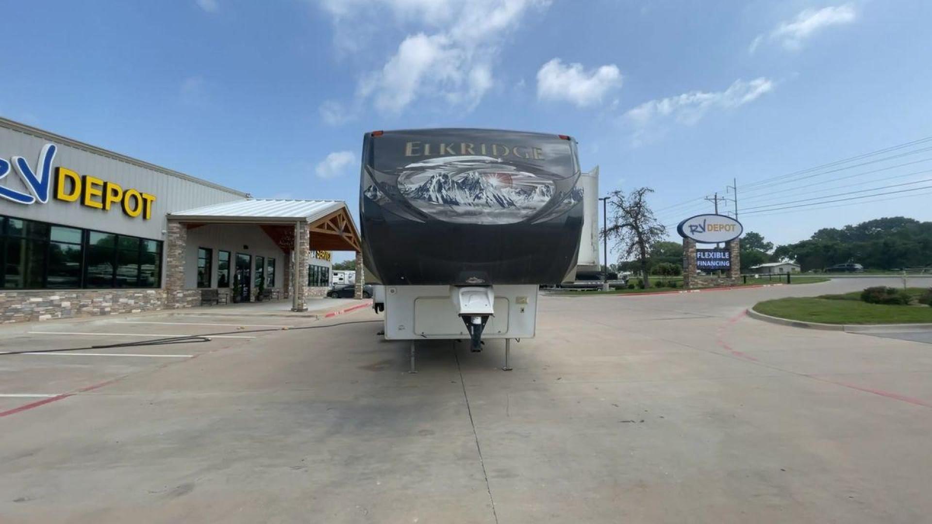 2013 ELKRIDGE 32TSRE - (5SFRG3623DE) , Length: 36.92 ft. | Dry Weight: 10,502 lbs. | Gross Weight: 14,405 lbs. | Slides: 3 transmission, located at 4319 N Main St, Cleburne, TX, 76033, (817) 678-5133, 32.385960, -97.391212 - The 2013 Elkridge 32TSRE fifth wheel has dimensions of 36.92 ft length, 8 ft width, and 12.92 ft height. It has a dry weight of about 10,502 lbs with a payload capacity of 3,903 lbs. The GVWR of this unit is 14,405 lbs and has a hitch weight of 2,075 lbs. It comes with three power slideouts and one - Photo#4