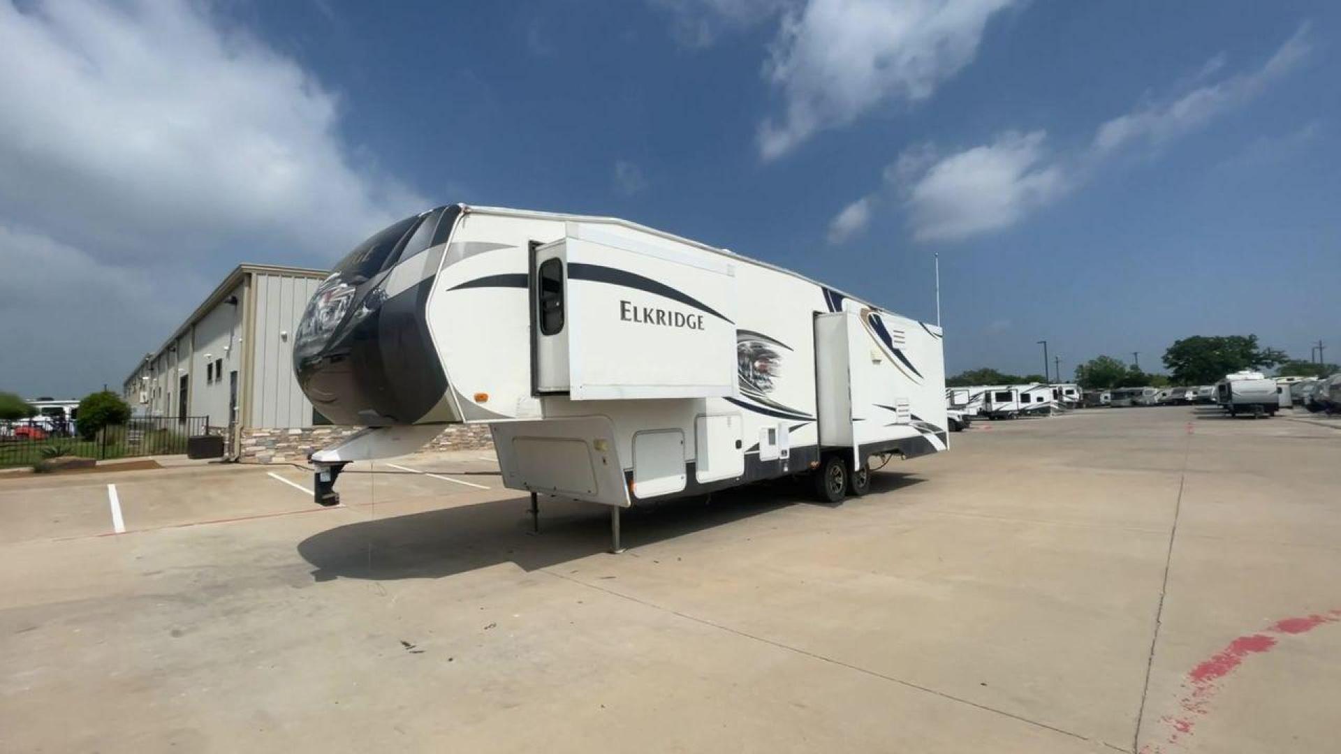 2013 ELKRIDGE 32TSRE - (5SFRG3623DE) , Length: 36.92 ft. | Dry Weight: 10,502 lbs. | Gross Weight: 14,405 lbs. | Slides: 3 transmission, located at 4319 N Main St, Cleburne, TX, 76033, (817) 678-5133, 32.385960, -97.391212 - The 2013 Elkridge 32TSRE fifth wheel has dimensions of 36.92 ft length, 8 ft width, and 12.92 ft height. It has a dry weight of about 10,502 lbs with a payload capacity of 3,903 lbs. The GVWR of this unit is 14,405 lbs and has a hitch weight of 2,075 lbs. It comes with three power slideouts and one - Photo#5