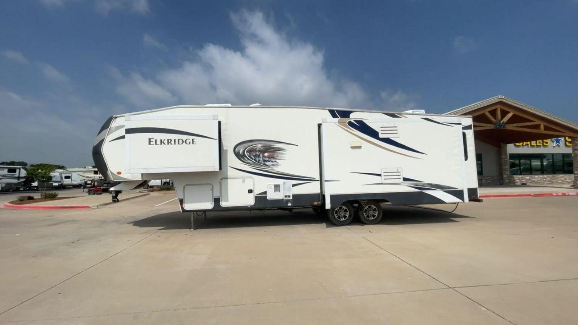 2013 ELKRIDGE 32TSRE - (5SFRG3623DE) , Length: 36.92 ft. | Dry Weight: 10,502 lbs. | Gross Weight: 14,405 lbs. | Slides: 3 transmission, located at 4319 N Main St, Cleburne, TX, 76033, (817) 678-5133, 32.385960, -97.391212 - The 2013 Elkridge 32TSRE fifth wheel has dimensions of 36.92 ft length, 8 ft width, and 12.92 ft height. It has a dry weight of about 10,502 lbs with a payload capacity of 3,903 lbs. The GVWR of this unit is 14,405 lbs and has a hitch weight of 2,075 lbs. It comes with three power slideouts and one - Photo#6