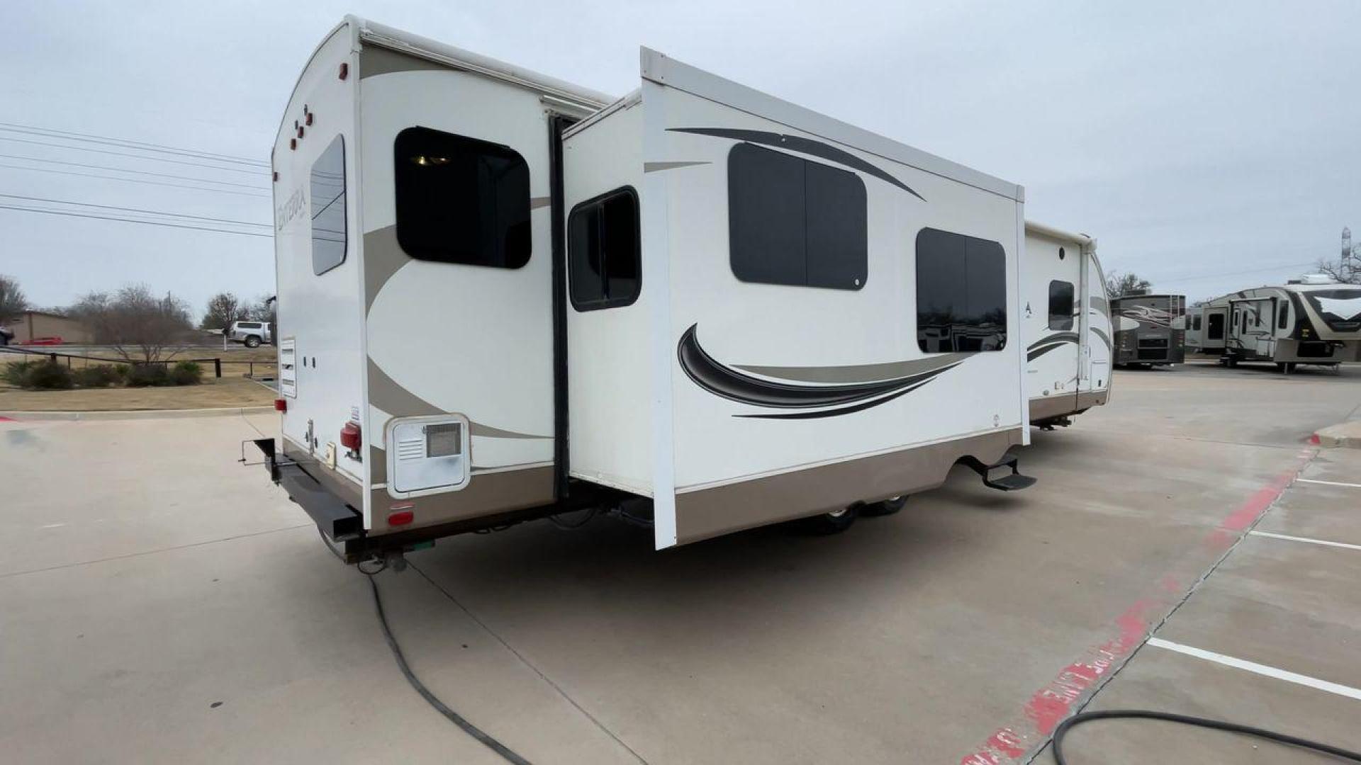 2013 WHITE ENTERRA 316RKS (5RXTE3120D2) , Length: 36.75 ft. | Dry Weight: 7,612 lbs. | Gross Weight: 10,970 lbs. | Slides: 3 transmission, located at 4319 N Main St, Cleburne, TX, 76033, (817) 678-5133, 32.385960, -97.391212 - Photo#1