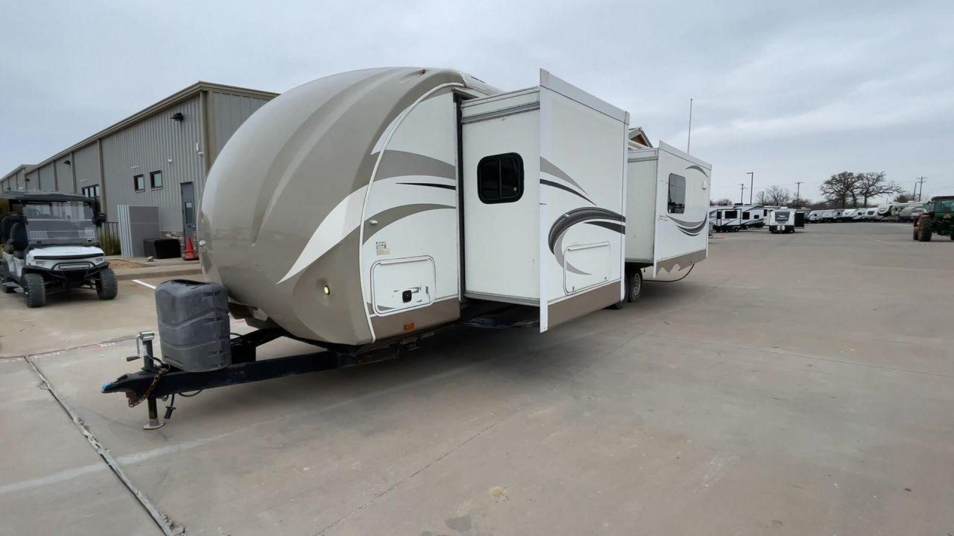 2013 WHITE ENTERRA 316RKS (5RXTE3120D2) , Length: 36.75 ft. | Dry Weight: 7,612 lbs. | Gross Weight: 10,970 lbs. | Slides: 3 transmission, located at 4319 N Main St, Cleburne, TX, 76033, (817) 678-5133, 32.385960, -97.391212 - Photo#5