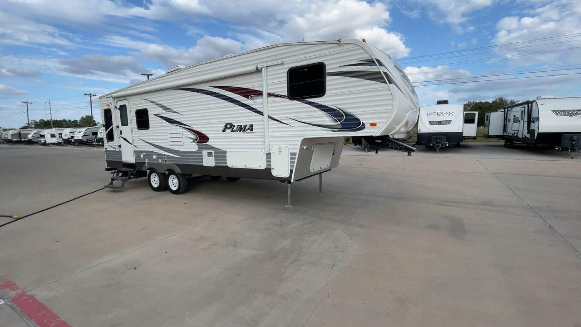 2013 FOREST RIVER PUMA 276RLSS (4X4FPAD29DP) , Length: 30.17 ft. | Dry Weight: 7,451 lbs. | Gross Weight: 10,273 lbs. | Slides: 1 transmission, located at 4319 N Main St, Cleburne, TX, 76033, (817) 678-5133, 32.385960, -97.391212 - The 2013 Forest River Puma 276RLSS, measuring 30.17 feet in length, has a dry weight of 7,451 pounds and a gross weight of 10,273 pounds. These specs automatically make it a durable and versatile fifth wheel. This unit features a single slideout, which expands the living space. The exterior design i - Photo#3