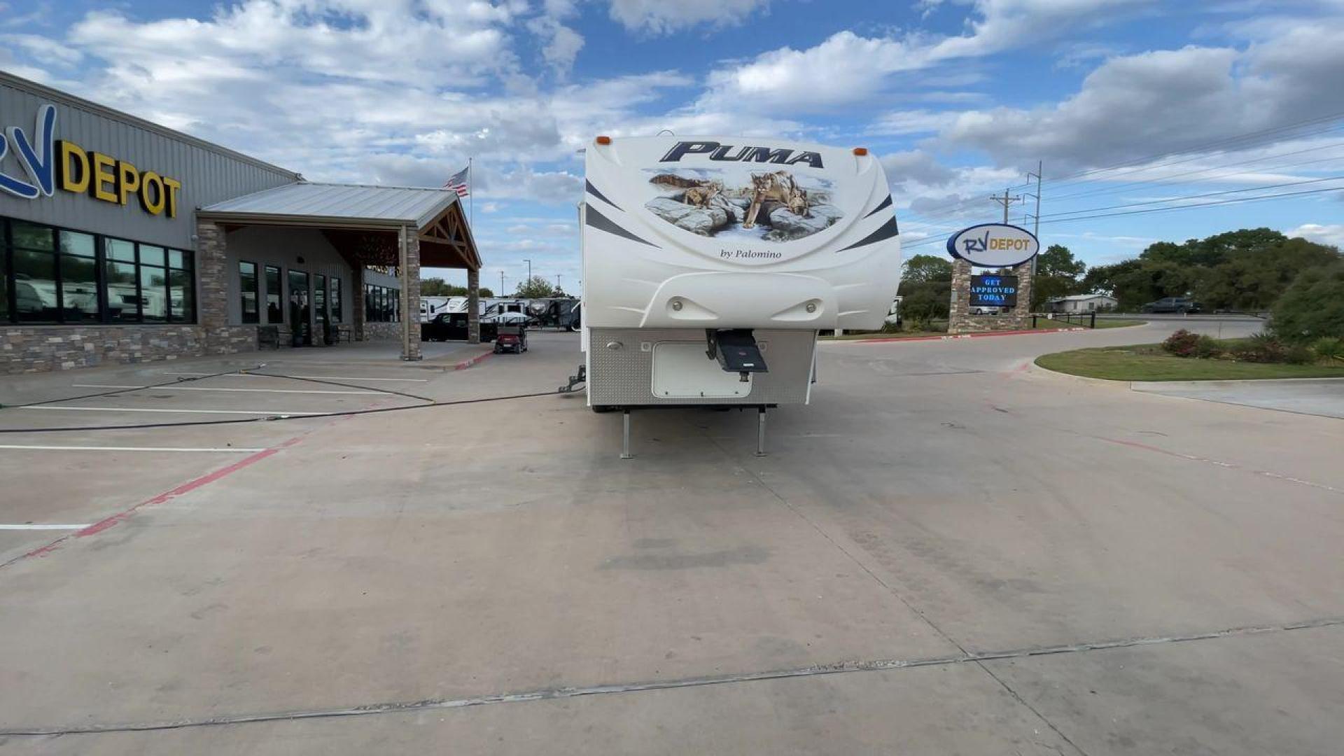 2013 FOREST RIVER PUMA 276RLSS (4X4FPAD29DP) , Length: 30.17 ft. | Dry Weight: 7,451 lbs. | Gross Weight: 10,273 lbs. | Slides: 1 transmission, located at 4319 N Main St, Cleburne, TX, 76033, (817) 678-5133, 32.385960, -97.391212 - The 2013 Forest River Puma 276RLSS, measuring 30.17 feet in length, has a dry weight of 7,451 pounds and a gross weight of 10,273 pounds. These specs automatically make it a durable and versatile fifth wheel. This unit features a single slideout, which expands the living space. The exterior design i - Photo#4