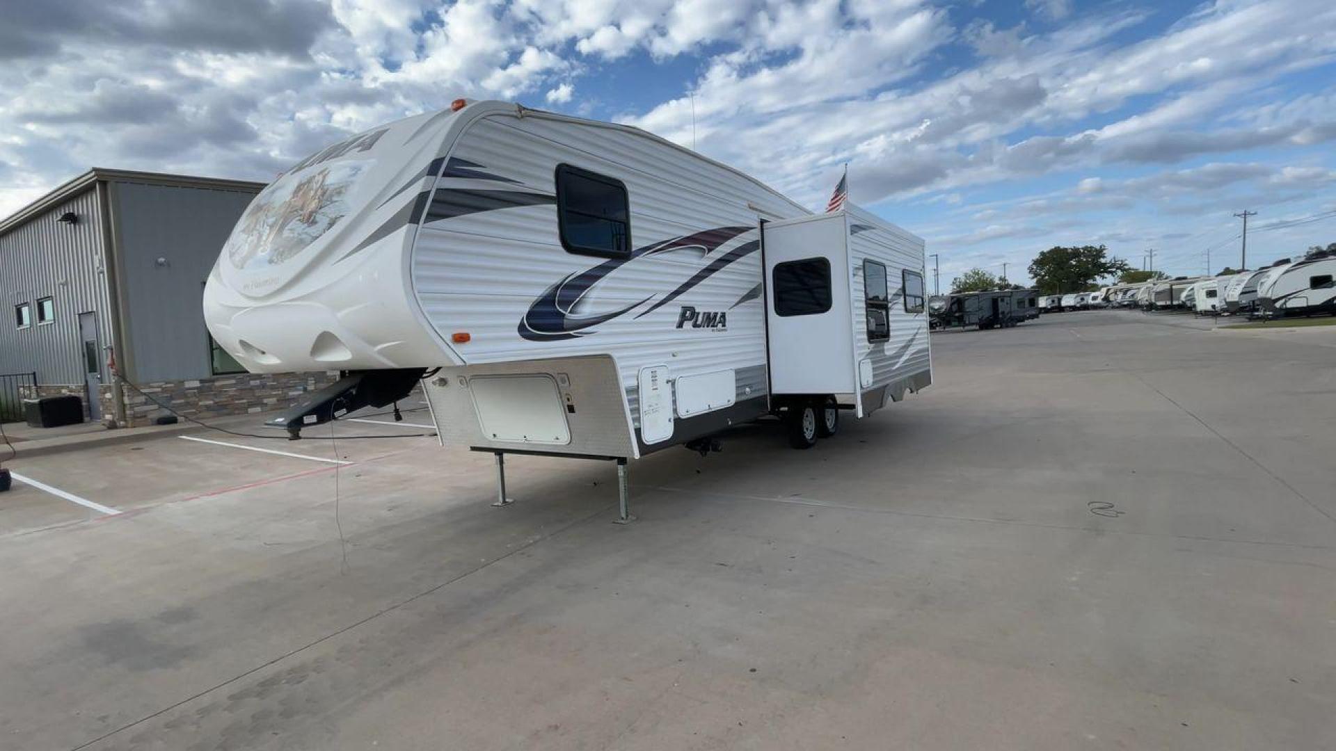 2013 FOREST RIVER PUMA 276RLSS (4X4FPAD29DP) , Length: 30.17 ft. | Dry Weight: 7,451 lbs. | Gross Weight: 10,273 lbs. | Slides: 1 transmission, located at 4319 N Main St, Cleburne, TX, 76033, (817) 678-5133, 32.385960, -97.391212 - The 2013 Forest River Puma 276RLSS, measuring 30.17 feet in length, has a dry weight of 7,451 pounds and a gross weight of 10,273 pounds. These specs automatically make it a durable and versatile fifth wheel. This unit features a single slideout, which expands the living space. The exterior design i - Photo#5