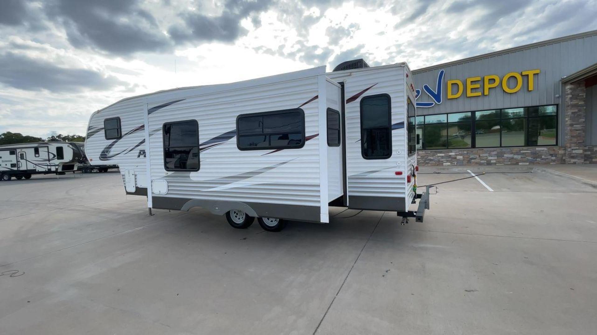 2013 FOREST RIVER PUMA 276RLSS (4X4FPAD29DP) , Length: 30.17 ft. | Dry Weight: 7,451 lbs. | Gross Weight: 10,273 lbs. | Slides: 1 transmission, located at 4319 N Main St, Cleburne, TX, 76033, (817) 678-5133, 32.385960, -97.391212 - The 2013 Forest River Puma 276RLSS, measuring 30.17 feet in length, has a dry weight of 7,451 pounds and a gross weight of 10,273 pounds. These specs automatically make it a durable and versatile fifth wheel. This unit features a single slideout, which expands the living space. The exterior design i - Photo#7