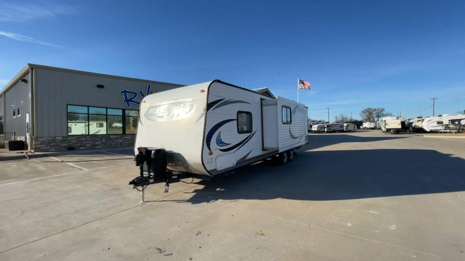 2013 FOREST RIVER SALEM 281QB (4X4TSMD20DR) , located at 4319 N Main St, Cleburne, TX, 76033, (817) 678-5133, 32.385960, -97.391212 - Photo#5