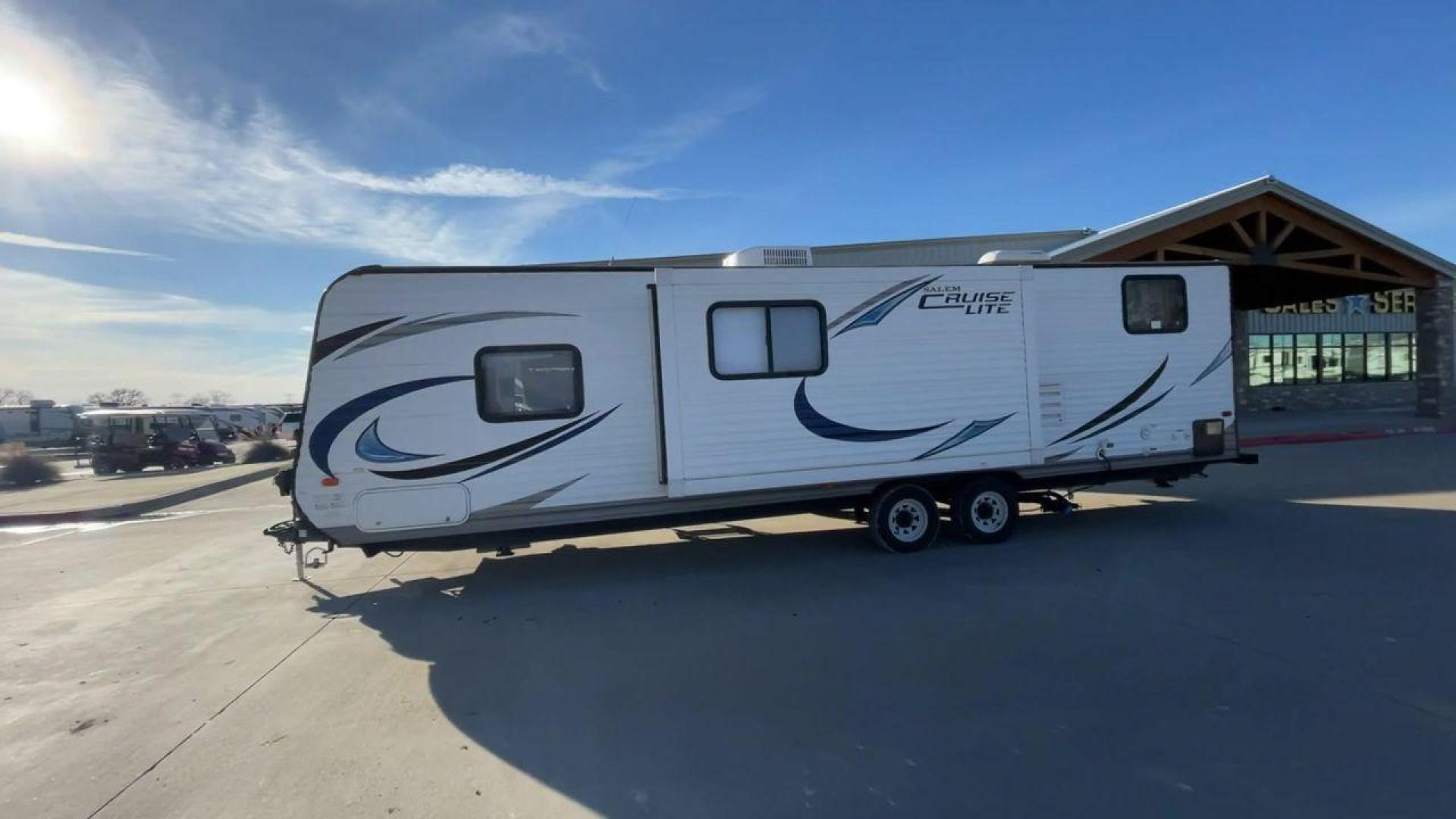 2013 FOREST RIVER SALEM 281QB (4X4TSMD20DR) , located at 4319 N Main St, Cleburne, TX, 76033, (817) 678-5133, 32.385960, -97.391212 - Photo#6