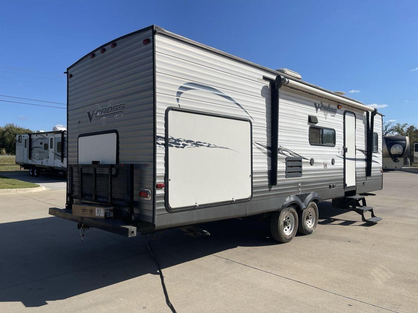 2013 WHITE FOREST RIVER VCROSS 28VRBK (4X4TVCD28DX) , Length: 32.17 ft. | Dry Weight: 7,538 lbs. | Gross Weight: 9,985 lbs. | Slides: 1 transmission, located at 4319 N Main St, Cleburne, TX, 76033, (817) 678-5133, 32.385960, -97.391212 - The 2013 Forest River V-Cross 28VRBK is a dual-axle steel wheel set-up that measures just a little over 32 ft. in length. It has a dry weight of 7,538 lbs. and a GVWR of 9,985 lbs. It is equipped with 1 power slide. It also comes with automatic heating and cooling rated at 30,000 and 13,500 BTUs res - Photo#24