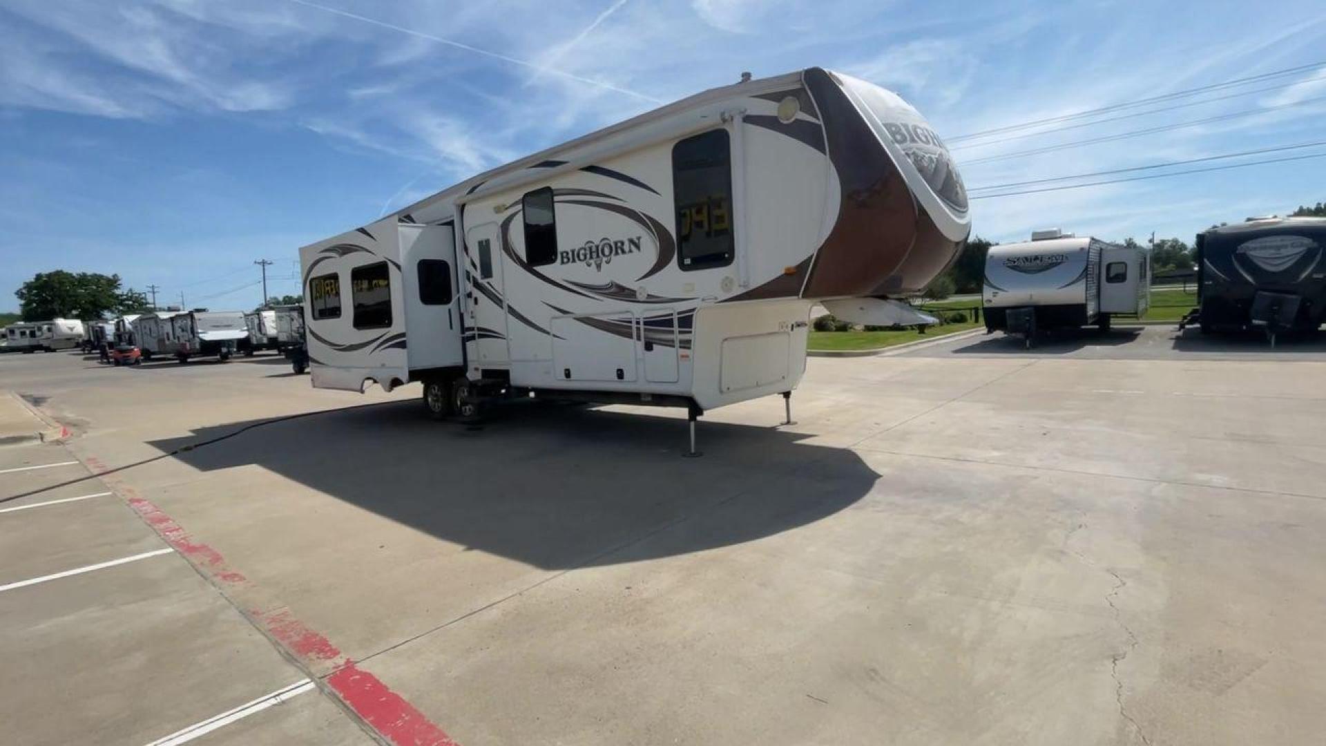 2013 HEARTLAND BIGHORN - (5SFBG3429DE) , located at 4319 N Main St, Cleburne, TX, 76033, (817) 678-5133, 32.385960, -97.391212 - This 2013 Heartland Big Horn Fifth Wheel measures just under 35 feet long and 8 feet wide with a dry weight of 11,440 lbs. It has a GVWR of 14,000 lbs and a hitch weight of 2,115 lbs. This unit also comes with automatic heating and cooling rated at 35,000 and 15,000 BTUs respectively. The exterior o - Photo#3