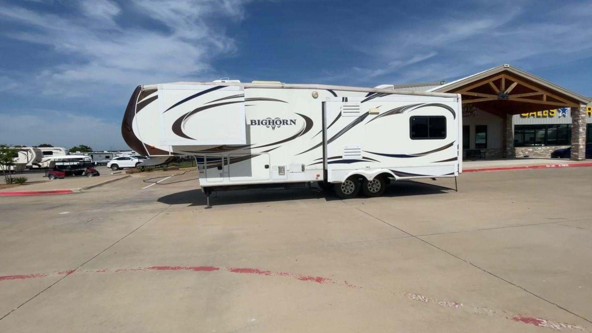 2013 HEARTLAND BIGHORN - (5SFBG3429DE) , located at 4319 N Main St, Cleburne, TX, 76033, (817) 678-5133, 32.385960, -97.391212 - This 2013 Heartland Big Horn Fifth Wheel measures just under 35 feet long and 8 feet wide with a dry weight of 11,440 lbs. It has a GVWR of 14,000 lbs and a hitch weight of 2,115 lbs. This unit also comes with automatic heating and cooling rated at 35,000 and 15,000 BTUs respectively. The exterior o - Photo#6