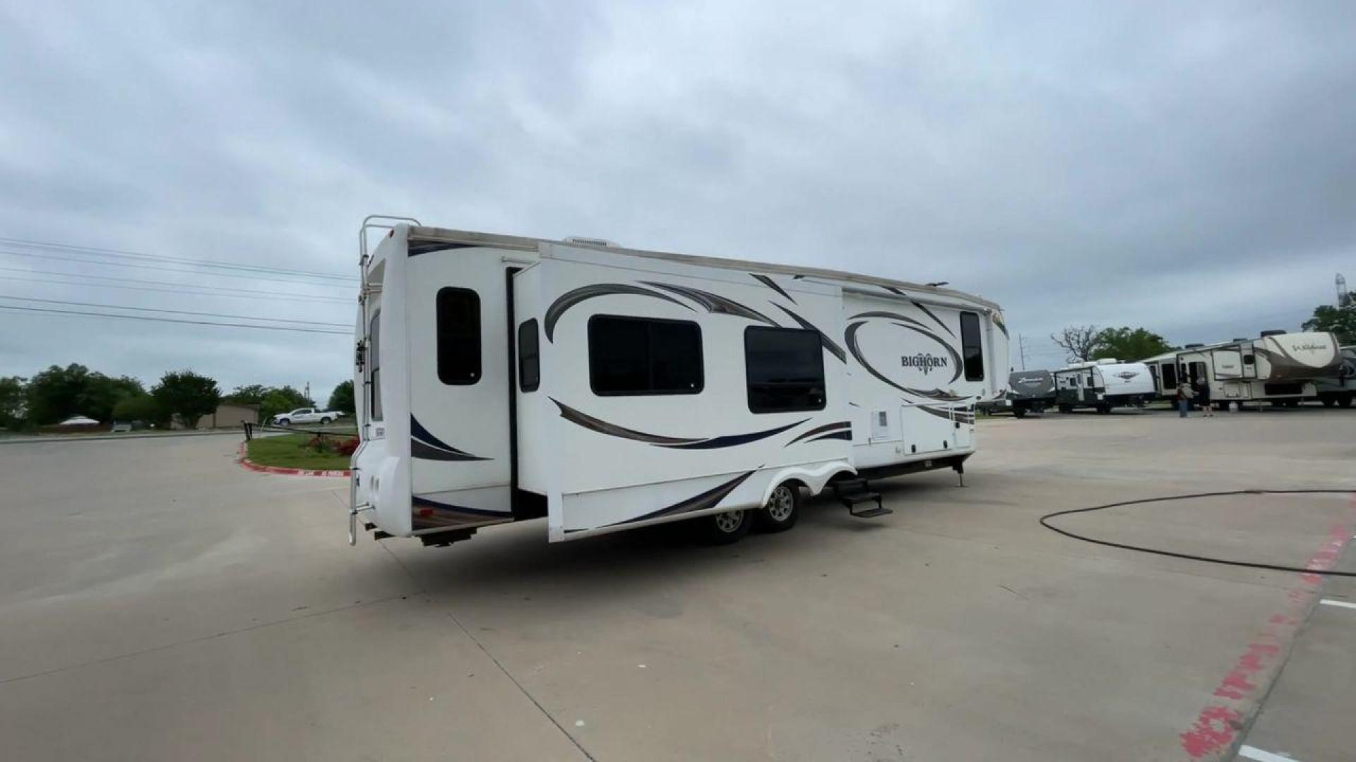 2013 WHITE HEARTLAND BIGHORN 3585RL - (5SFBG3826DE) , Length: 38.25 ft. | Dry Weight: 12,018 lbs. | Gross Weight: 15,500 lbs. | Slides: 3 transmission, located at 4319 N Main St, Cleburne, TX, 76033, (817) 678-5133, 32.385960, -97.391212 - The 2013 Heartland Big Horn 3585RL is a triple-slide fifth wheel measuring 38.25 ft. in length and crafted with aluminum and fiberglass, ensuring durability and longevity. With a dry weight of 12,018 lbs. and a GVWR of 15,500 lbs., this impressive model offers both practicality and versatility. The - Photo#1