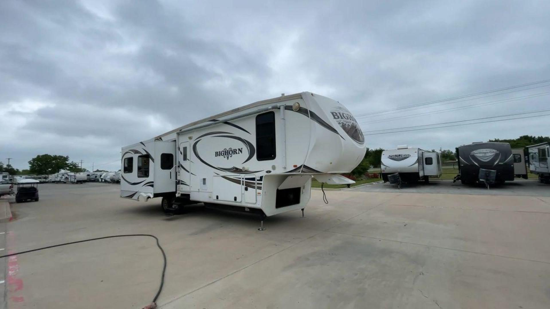 2013 WHITE HEARTLAND BIGHORN 3585RL - (5SFBG3826DE) , Length: 38.25 ft. | Dry Weight: 12,018 lbs. | Gross Weight: 15,500 lbs. | Slides: 3 transmission, located at 4319 N Main St, Cleburne, TX, 76033, (817) 678-5133, 32.385960, -97.391212 - The 2013 Heartland Big Horn 3585RL is a triple-slide fifth wheel measuring 38.25 ft. in length and crafted with aluminum and fiberglass, ensuring durability and longevity. With a dry weight of 12,018 lbs. and a GVWR of 15,500 lbs., this impressive model offers both practicality and versatility. The - Photo#3