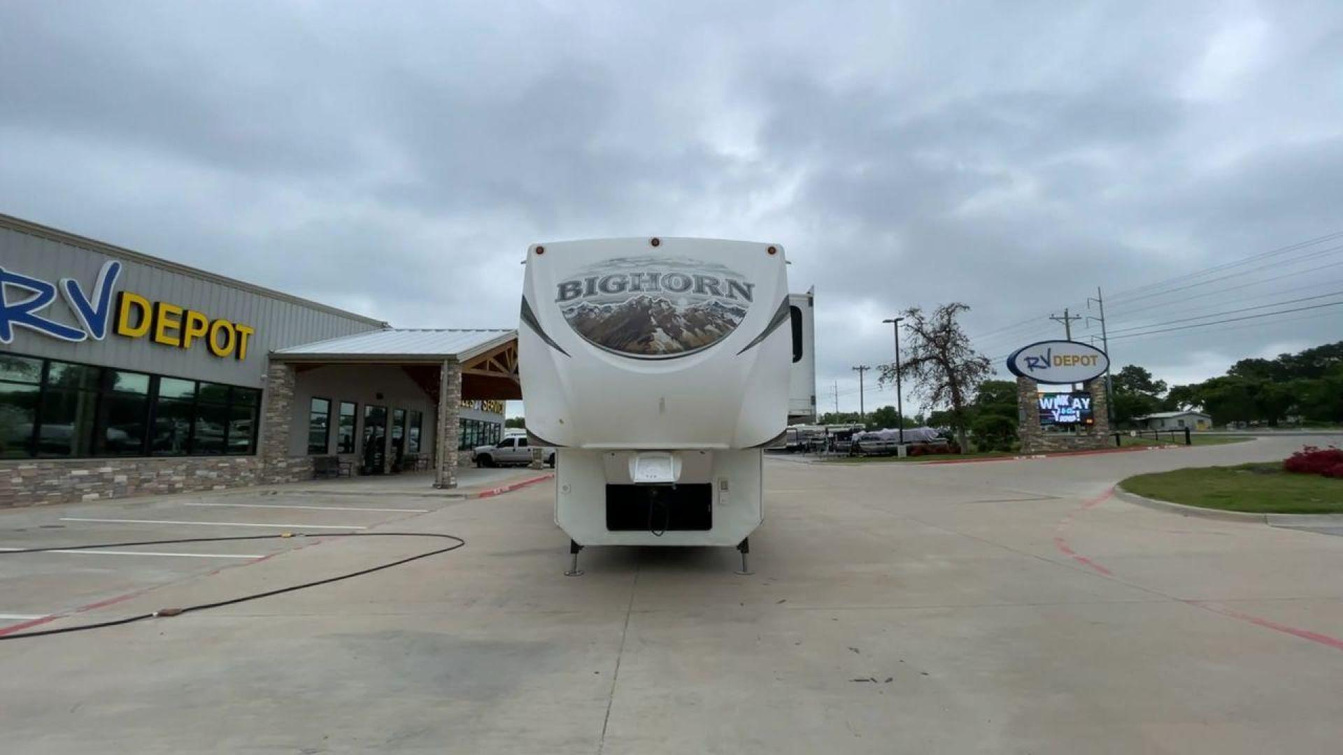 2013 WHITE HEARTLAND BIGHORN 3585RL - (5SFBG3826DE) , Length: 38.25 ft. | Dry Weight: 12,018 lbs. | Gross Weight: 15,500 lbs. | Slides: 3 transmission, located at 4319 N Main St, Cleburne, TX, 76033, (817) 678-5133, 32.385960, -97.391212 - The 2013 Heartland Big Horn 3585RL is a triple-slide fifth wheel measuring 38.25 ft. in length and crafted with aluminum and fiberglass, ensuring durability and longevity. With a dry weight of 12,018 lbs. and a GVWR of 15,500 lbs., this impressive model offers both practicality and versatility. The - Photo#4