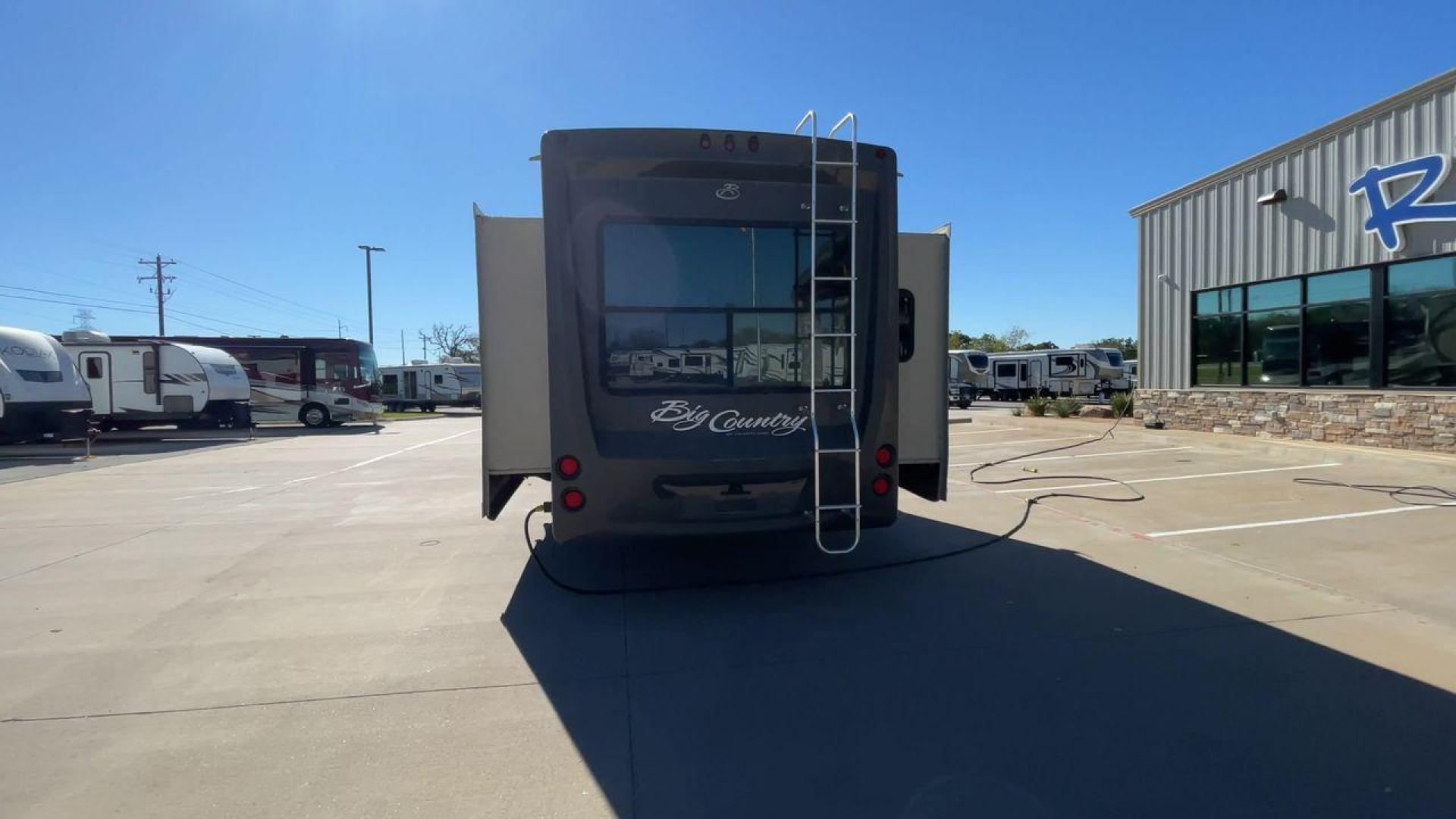 2013 HEARTLAND BIG COUNTRY 3251TS (5SFBG3423DE) , Length: 37.92 ft. | Dry Weight: 10,999 lbs. | Gross Weight: 14,000 lbs. | Slides: 3 transmission, located at 4319 N Main St, Cleburne, TX, 76033, (817) 678-5133, 32.385960, -97.391212 - This 2013 Heartland Big Country 3251TS fifth wheel measures 37.92 feet. There are two axles with aluminum wheels and hydraulic drum brakes. Its dry weight is 10,999 lbs; its payload is 3,410 lbs, its hitch is 1,920 lbs and the GVWR 14,000 lbs. The fiberglass walls are painted tan with gray and blue - Photo#8