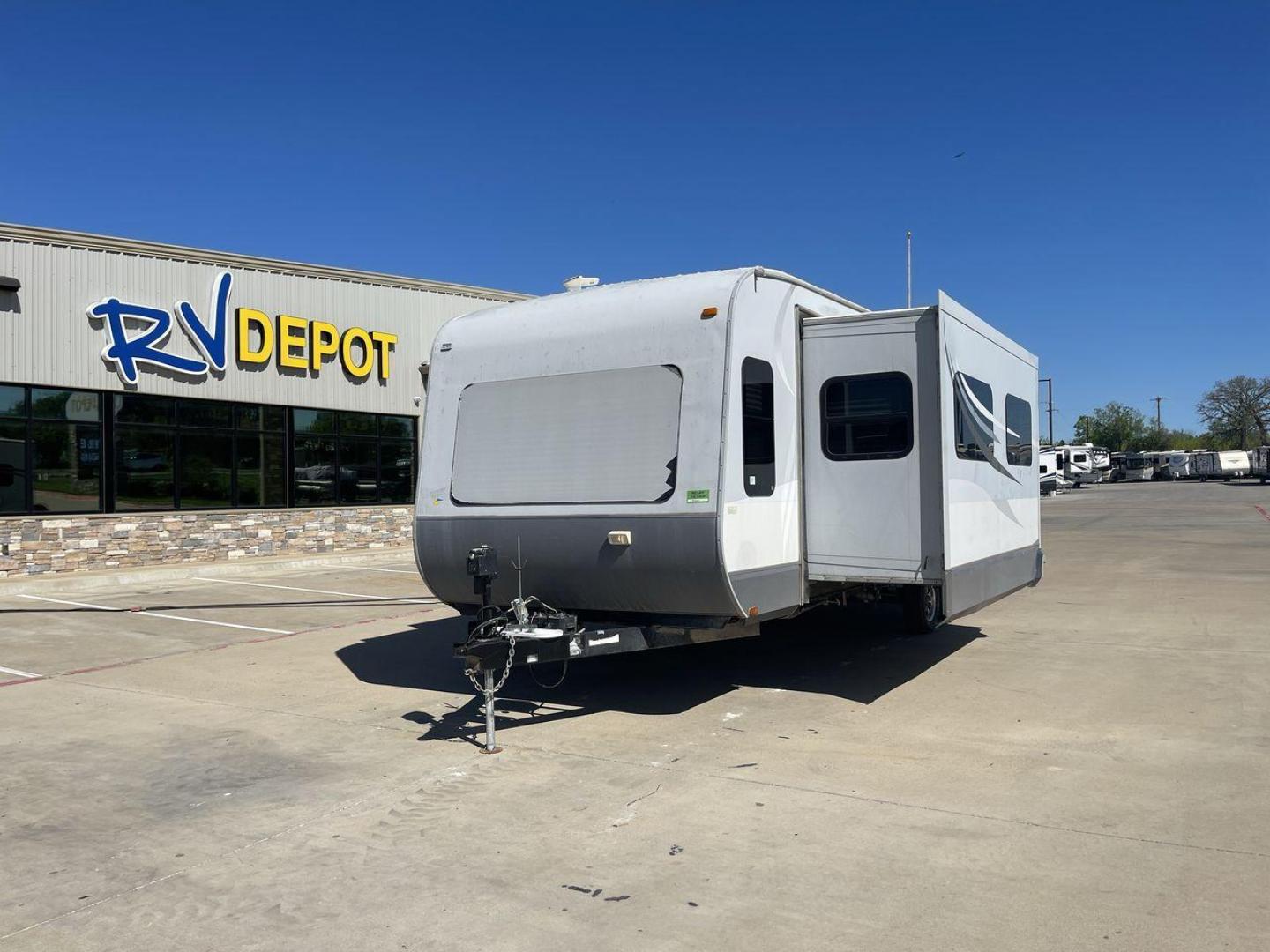 2013 GRAY HEARTLAND OPEN RANGE 288FLR - (5XMTL3726D2) , Length: 33.5 ft | Dry Weight: 7,480 lbs. | Gross Weight: 9,800 lbs. | Slides: 3 transmission, located at 4319 N Main St, Cleburne, TX, 76033, (817) 678-5133, 32.385960, -97.391212 - The 2013 Heartland Open Range 288FLR focuses on spacious living and thoughtful design. This travel trailer offers a luxurious home on wheels for those seeking both comfort and adventure. Step into the RV and be welcomed by the innovative front living room layout. This unique design features a spacio - Photo#0