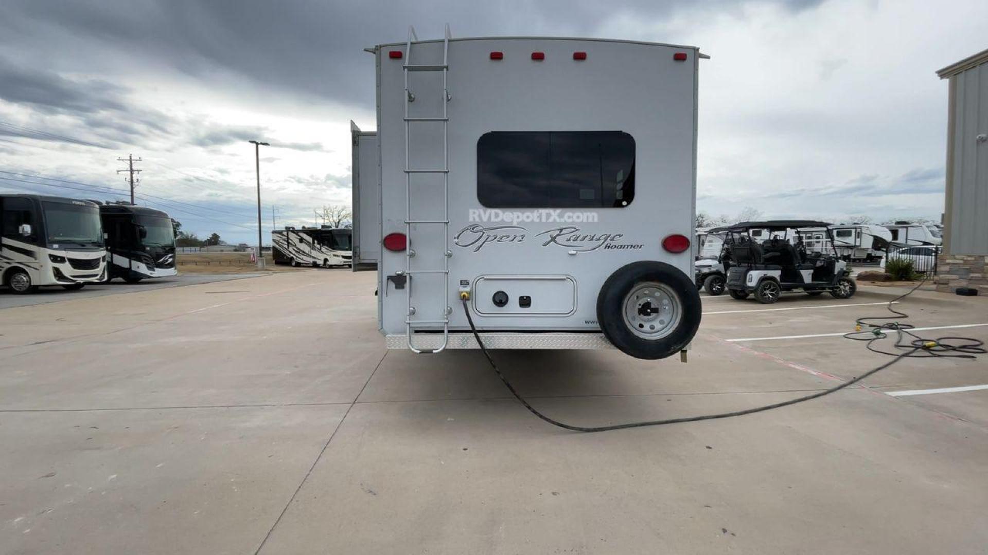 2013 GRAY HEARTLAND OPEN RANGE 288FLR - (5XMTL3726D2) , Length: 33.5 ft | Dry Weight: 7,480 lbs. | Gross Weight: 9,800 lbs. | Slides: 3 transmission, located at 4319 N Main St, Cleburne, TX, 76033, (817) 678-5133, 32.385960, -97.391212 - The 2013 Heartland Open Range 288FLR focuses on spacious living and thoughtful design. This travel trailer offers a luxurious home on wheels for those seeking both comfort and adventure. Step into the RV and be welcomed by the innovative front living room layout. This unique design features a spacio - Photo#8