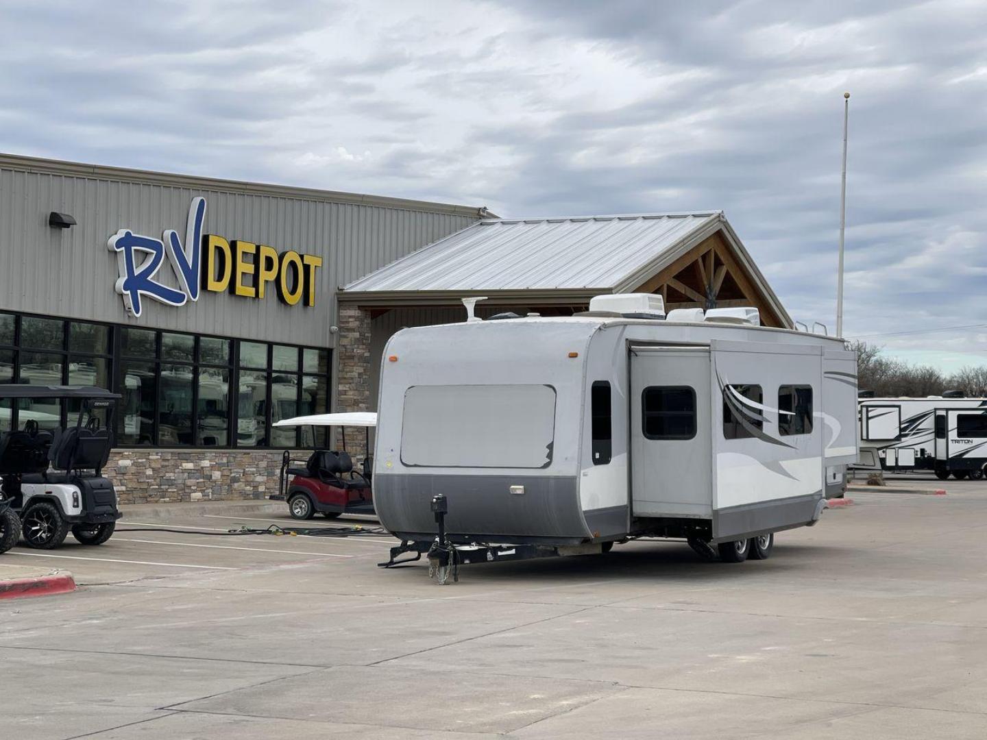 2013 GRAY HEARTLAND OPEN RANGE 288FLR - (5XMTL3726D2) , Length: 33.5 ft | Dry Weight: 7,480 lbs. | Gross Weight: 9,800 lbs. | Slides: 3 transmission, located at 4319 N Main St, Cleburne, TX, 76033, (817) 678-5133, 32.385960, -97.391212 - The 2013 Heartland Open Range 288FLR focuses on spacious living and thoughtful design. This travel trailer offers a luxurious home on wheels for those seeking both comfort and adventure. Step into the RV and be welcomed by the innovative front living room layout. This unique design features a spacio - Photo#0