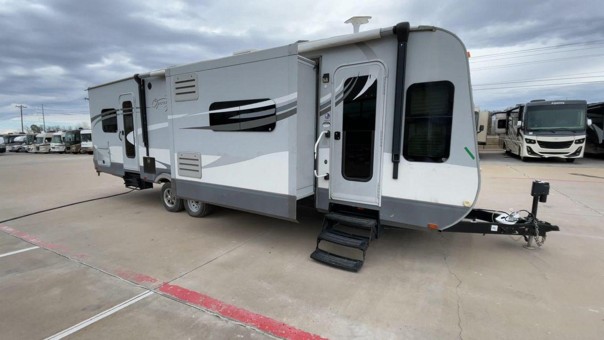 2013 GRAY HEARTLAND OPEN RANGE 288FLR - (5XMTL3726D2) , Length: 33.5 ft | Dry Weight: 7,480 lbs. | Gross Weight: 9,800 lbs. | Slides: 3 transmission, located at 4319 N Main St, Cleburne, TX, 76033, (817) 678-5133, 32.385960, -97.391212 - The 2013 Heartland Open Range 288FLR focuses on spacious living and thoughtful design. This travel trailer offers a luxurious home on wheels for those seeking both comfort and adventure. Step into the RV and be welcomed by the innovative front living room layout. This unique design features a spacio - Photo#3