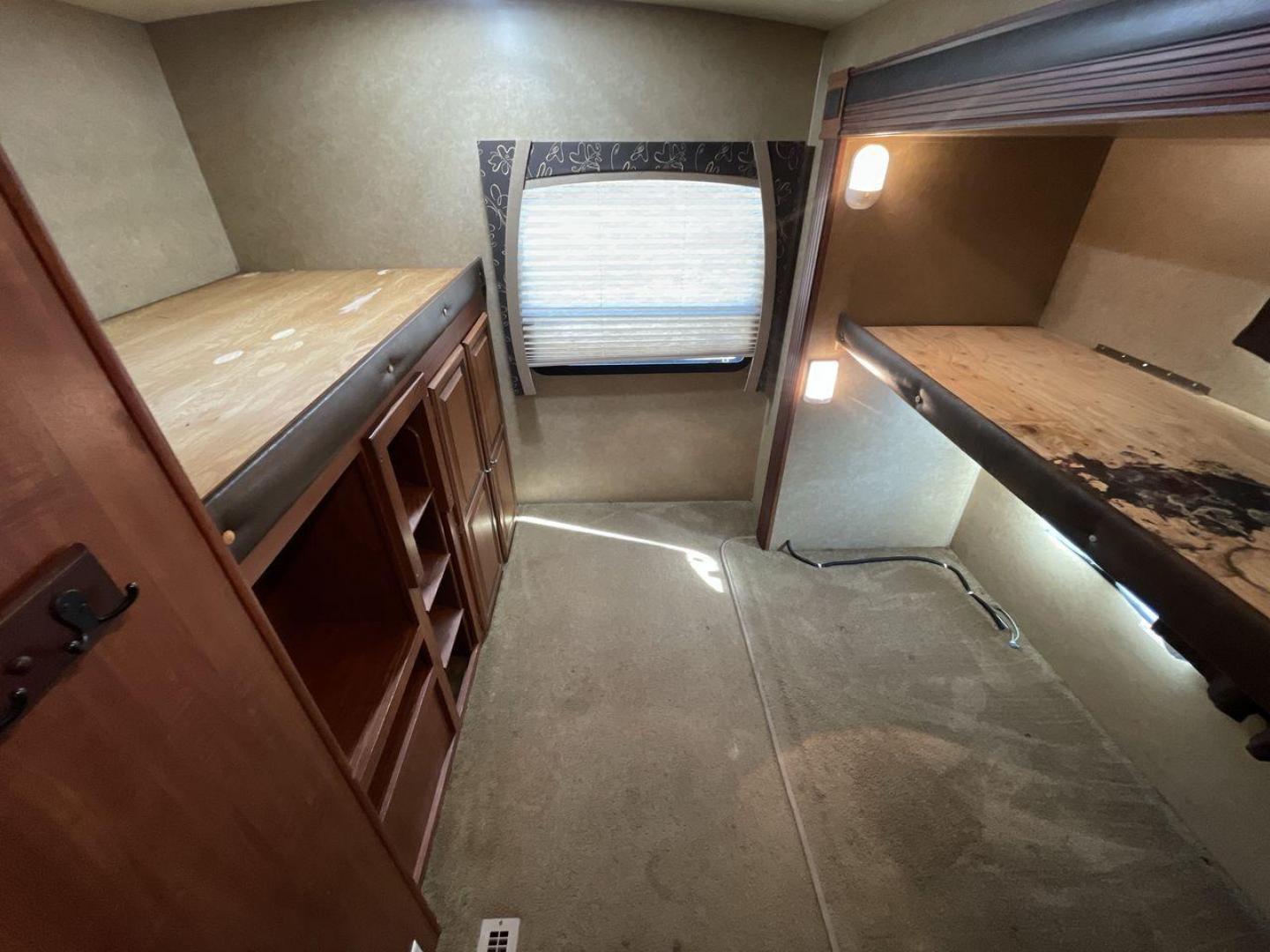 2013 JAYCO EAGLE 314BDS (1UJBJ0BSXD1) , Length: 32.58 ft. | Dry Weight: 7,465 lbs. | Gross Weight: 9,975 lbs. | Slides: 2 transmission, located at 4319 N Main St, Cleburne, TX, 76033, (817) 678-5133, 32.385960, -97.391212 - The 2013 Jayco Eagle 314BDS is a robust and spacious travel trailer designed to deliver a comfortable and enjoyable camping experience for families and groups. It stretches 32.58 feet in length and boasts a dry weight of 7,465 pounds, making it a solid choice for those looking to tow a substantial y - Photo#19