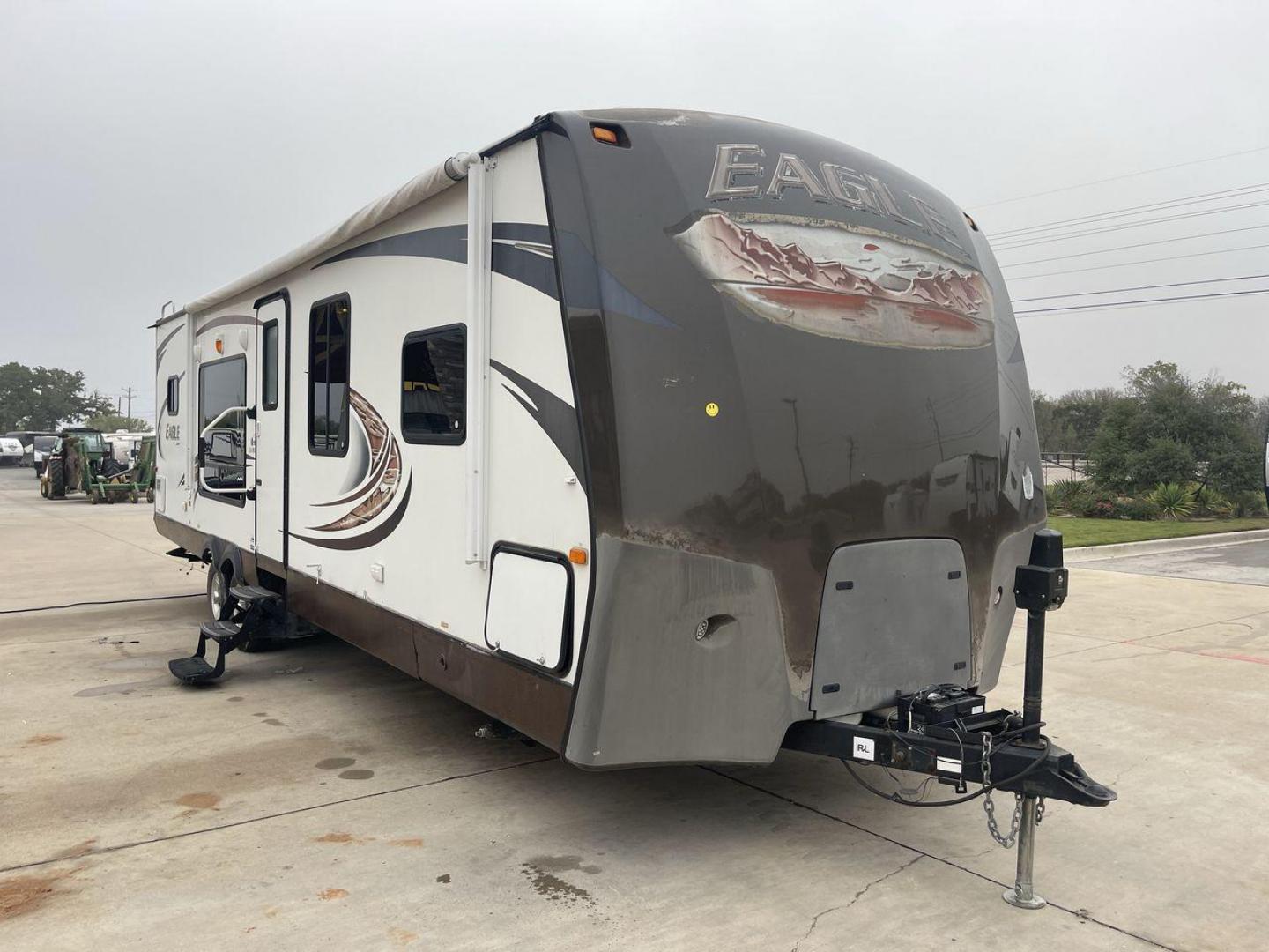 2013 WHITE JAYCO EAGLE 316RKTS (1UJBJ0BS3D1) , Length: 34.17 ft. | Dry Weight: 7,240 lbs. | Gross Weight: 9,750 lbs. | Slides: 2 transmission, located at 4319 N Main St, Cleburne, TX, 76033, (817) 678-5133, 32.385960, -97.391212 - Photo#20