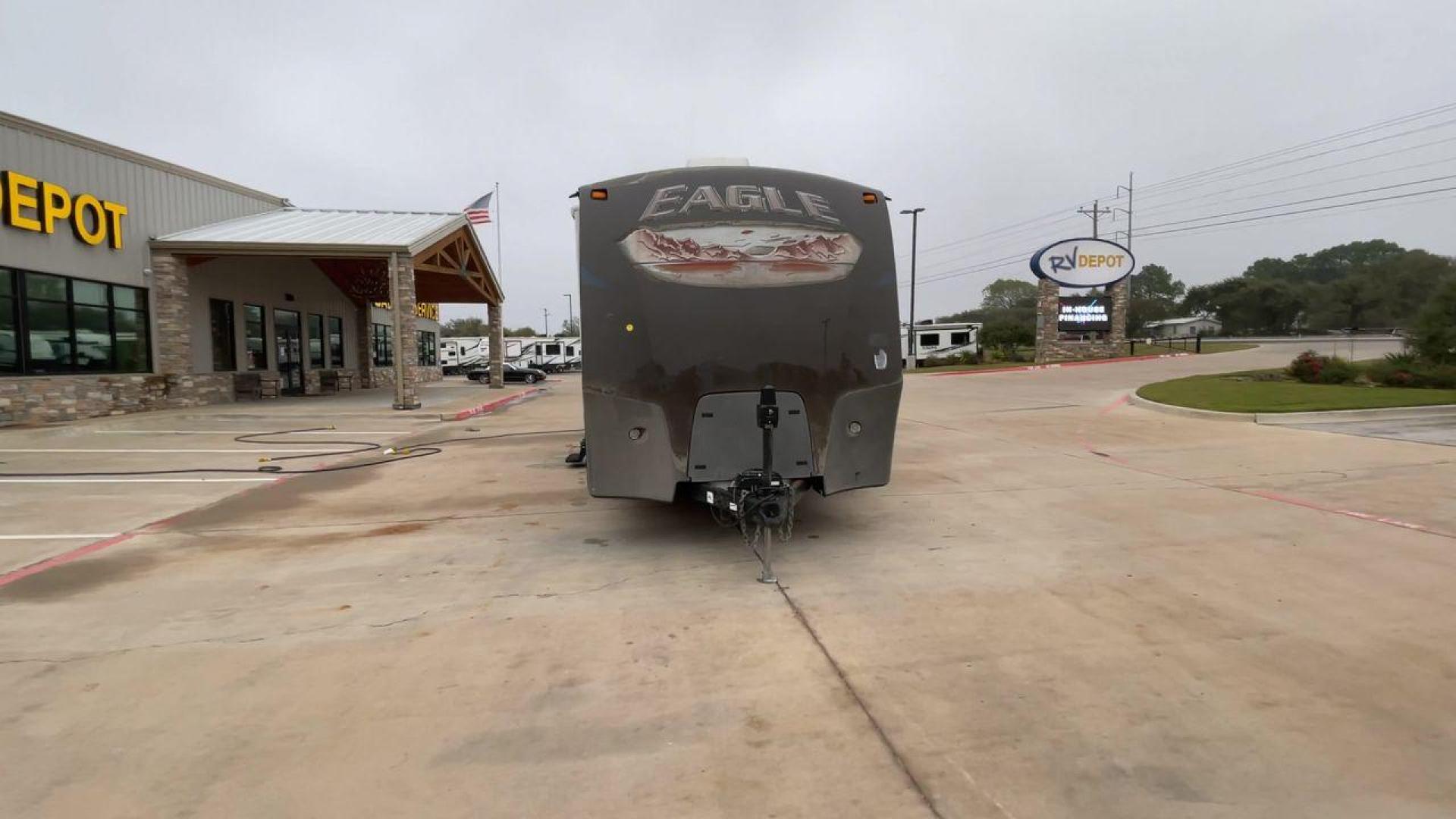 2013 WHITE JAYCO EAGLE 316RKTS (1UJBJ0BS3D1) , Length: 34.17 ft. | Dry Weight: 7,240 lbs. | Gross Weight: 9,750 lbs. | Slides: 2 transmission, located at 4319 N Main St, Cleburne, TX, 76033, (817) 678-5133, 32.385960, -97.391212 - Photo#4