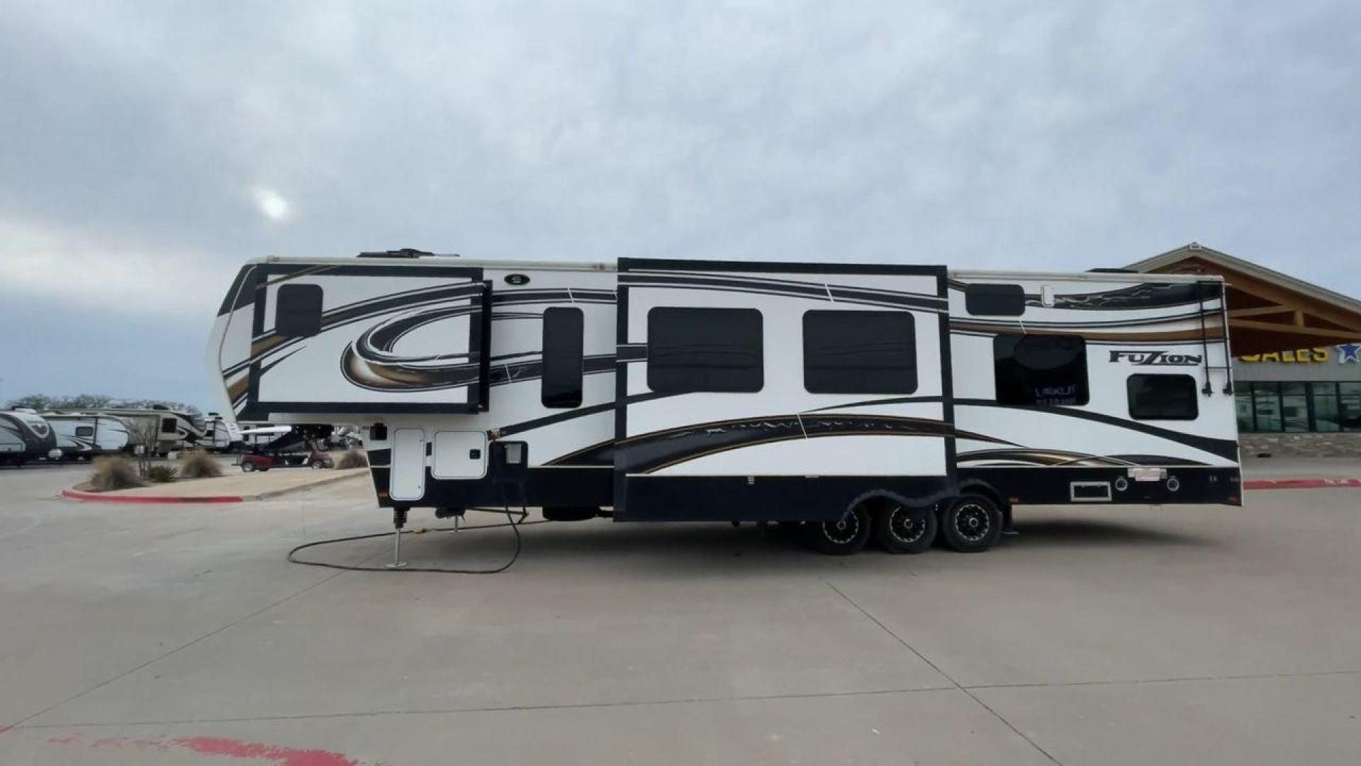 2013 KEYSTONE FUZION 390 (4YDF39021DF) , located at 4319 N Main St, Cleburne, TX, 76033, (817) 678-5133, 32.385960, -97.391212 - Photo#6