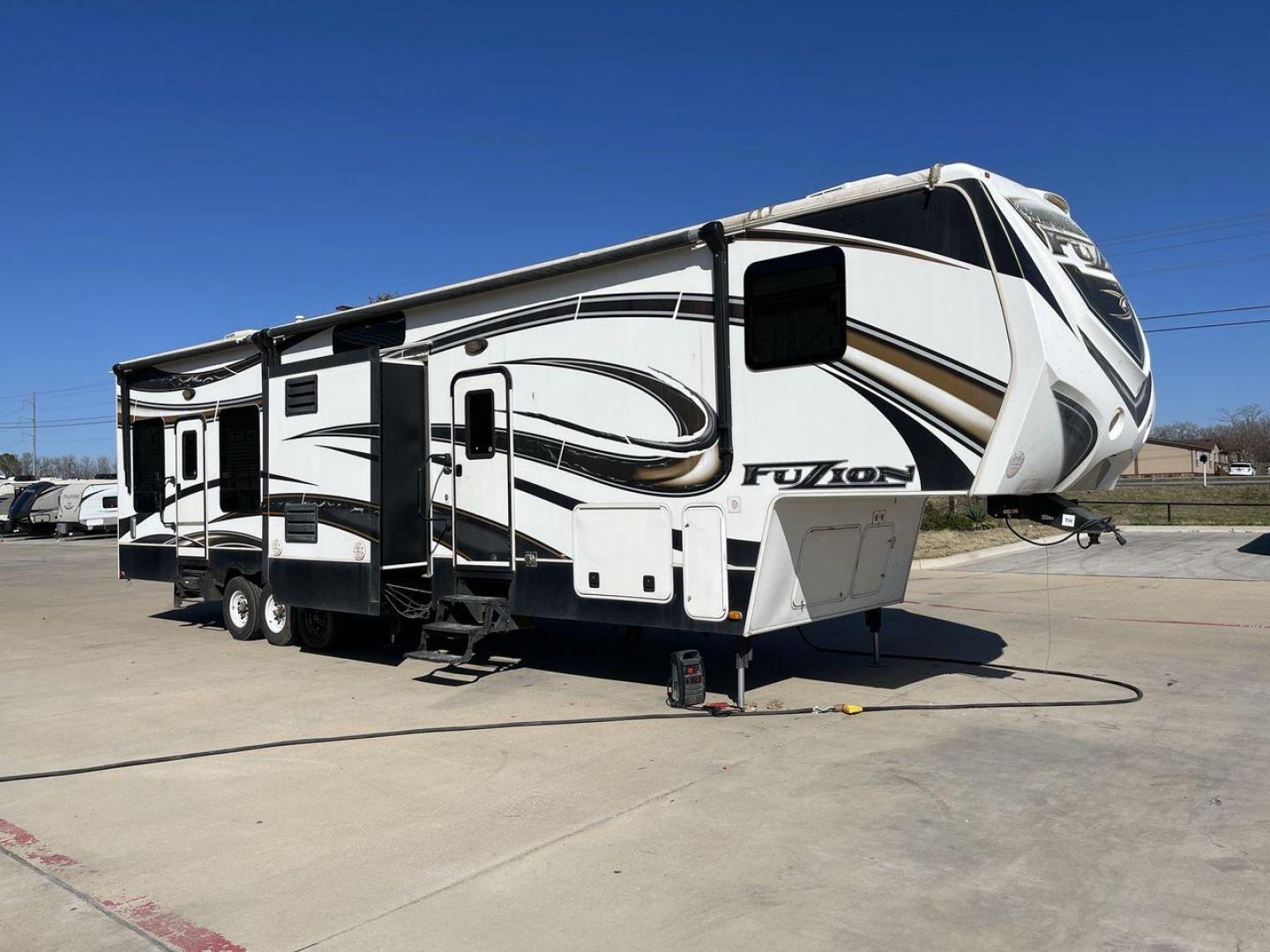 2013 WHITE KEYSTONE FUZION FZ399 - (4YDF39923DF) , Length: 41 ft. | Dry Weight: 13,880 lbs. | Gross Weight: 18,000 lbs. | Slides: 3 transmission, located at 4319 N Main St, Cleburne, TX, 76033, (817) 678-5133, 32.385960, -97.391212 - The 2013 Keystone Fuzion FZ399 toy hauler measures 41 ft in length, 8.5 ft in width, and 13.25 ft in height. It has a dry weight of 13,880 lbs with a payload capacity of 4,120 lbs. The GVWR is 18,000 lbs and has a hitch weight of 3,560 lbs. This has a triple axle and triple slide with one 20 ft powe - Photo#23