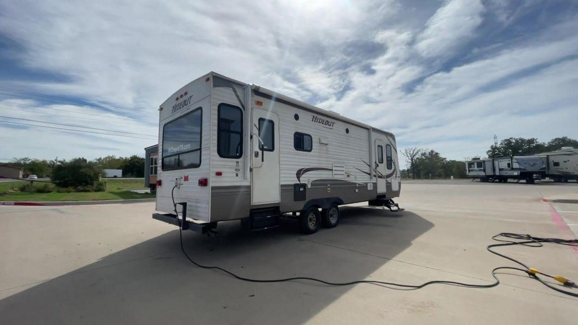 2013 WHITE KEYSTONE HIDEOUT 26RLS (4YDT26R27D7) , Length: 29.92 ft. | Dry Weight: 6,290 lbs. | Gross Weight: 7,825 lbs. | Slides: 1 transmission, located at 4319 N Main St, Cleburne, TX, 76033, (817) 678-5133, 32.385960, -97.391212 - Photo#1