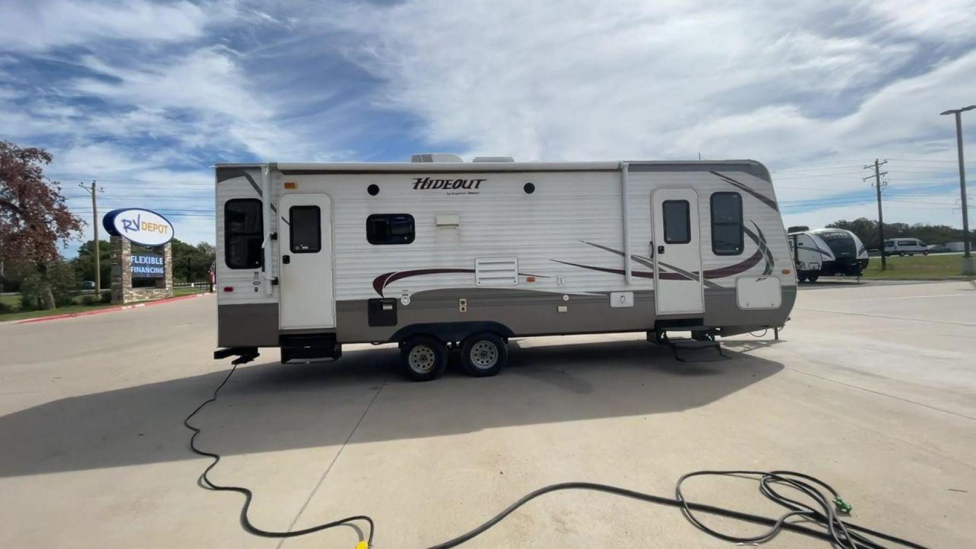 2013 WHITE KEYSTONE HIDEOUT 26RLS (4YDT26R27D7) , Length: 29.92 ft. | Dry Weight: 6,290 lbs. | Gross Weight: 7,825 lbs. | Slides: 1 transmission, located at 4319 N Main St, Cleburne, TX, 76033, (817) 678-5133, 32.385960, -97.391212 - Photo#2