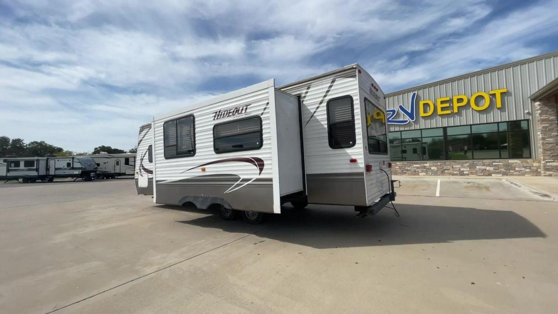 2013 WHITE KEYSTONE HIDEOUT 26RLS (4YDT26R27D7) , Length: 29.92 ft. | Dry Weight: 6,290 lbs. | Gross Weight: 7,825 lbs. | Slides: 1 transmission, located at 4319 N Main St, Cleburne, TX, 76033, (817) 678-5133, 32.385960, -97.391212 - Photo#7