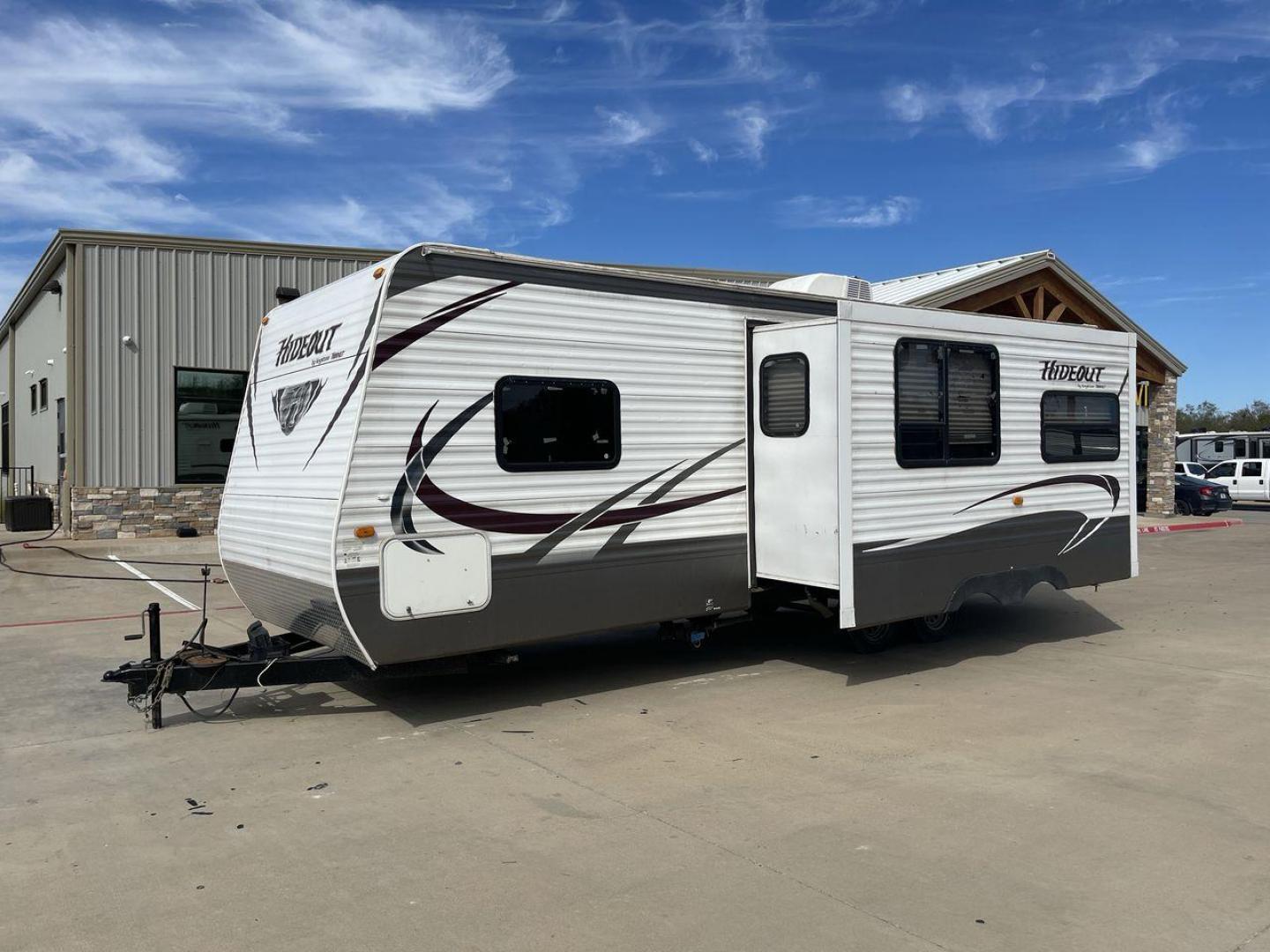 2013 WHITE KEYSTONE HIDEOUT 26RLS (4YDT26R27D7) , Length: 29.92 ft. | Dry Weight: 6,290 lbs. | Gross Weight: 7,825 lbs. | Slides: 1 transmission, located at 4319 N Main St, Cleburne, TX, 76033, (817) 678-5133, 32.385960, -97.391212 - Photo#21