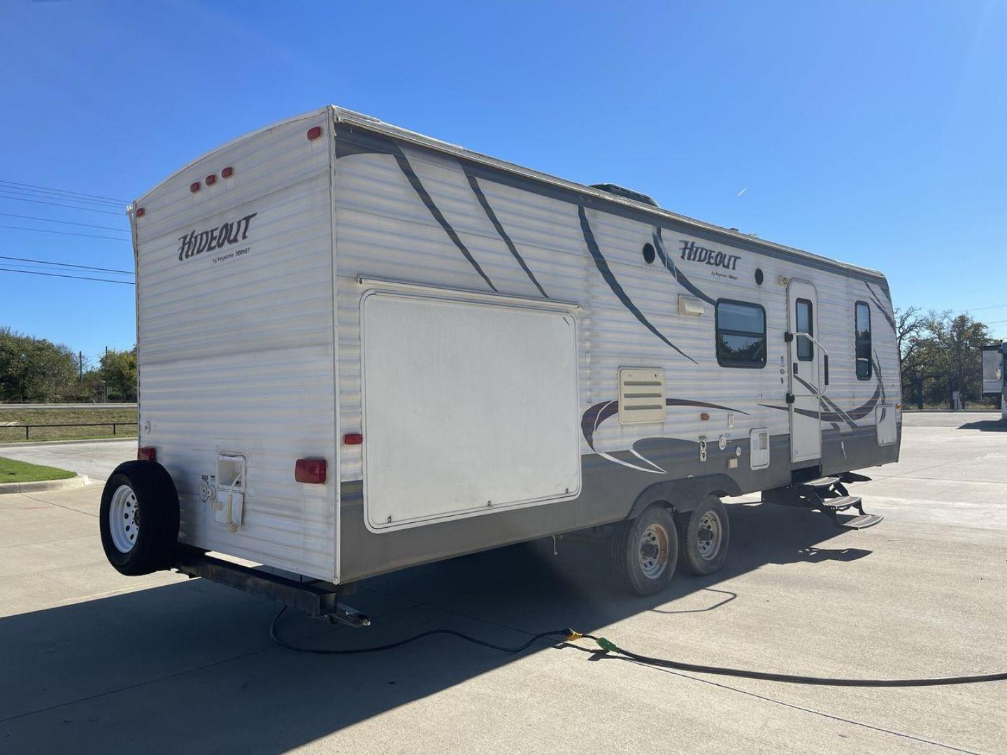 2013 KEYSTONE HIDEOUT 27RBS (4YDT27R25D7) , Length: 31.25 ft. | Dry Weight: 6,550 lbs. | Gross Weight: 9,545 lbs. | Slides: 1 transmission, located at 4319 N Main St, Cleburne, TX, 76033, (817) 678-5133, 32.385960, -97.391212 - Photo#23