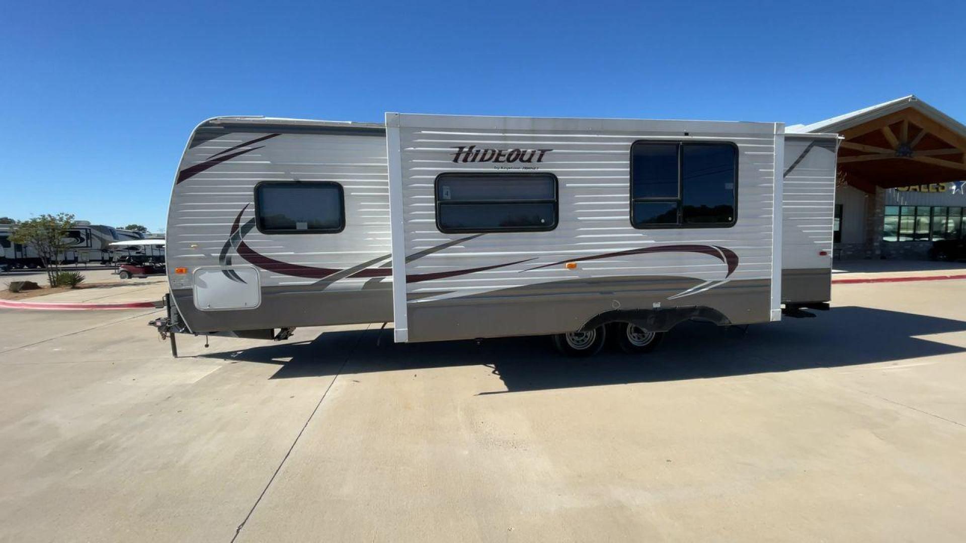 2013 KEYSTONE HIDEOUT 27RBS (4YDT27R25D7) , Length: 31.25 ft. | Dry Weight: 6,550 lbs. | Gross Weight: 9,545 lbs. | Slides: 1 transmission, located at 4319 N Main St, Cleburne, TX, 76033, (817) 678-5133, 32.385960, -97.391212 - Photo#6