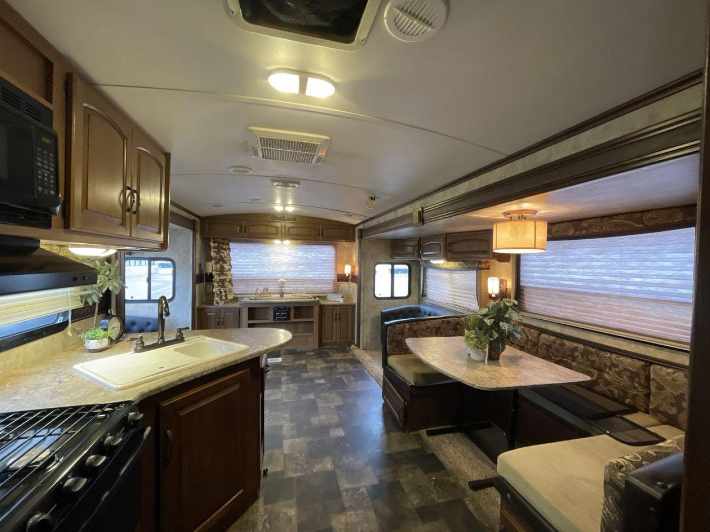 2013 KEYSTONE RV OUTBACK 298RE (4YDT29827DB) , Length: 35.17 ft.| Dry Weight: 7,443 lbs. | Gross Weight: 9,000 lbs. | Slides: 1 transmission, located at 4319 N Main St, Cleburne, TX, 76033, (817) 678-5133, 32.385960, -97.391212 - The 2013 Keystone RV Outback 298RE is an ideal camping trailer for a family that sets out to the great outdoors every week. This unit has measurements of 35.17 ft in length, 8 ft in width, and 10.92 ft in height. The dry weight is about 7,443 lbs with a payload capacity of 1,557 lbs. It has a GV - Photo#11