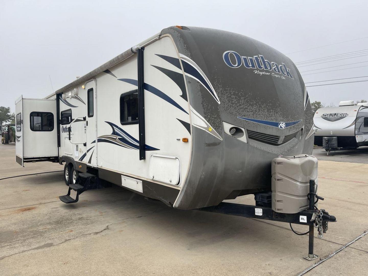 2013 KEYSTONE RV OUTBACK 298RE (4YDT29827DB) , Length: 35.17 ft.| Dry Weight: 7,443 lbs. | Gross Weight: 9,000 lbs. | Slides: 1 transmission, located at 4319 N Main St, Cleburne, TX, 76033, (817) 678-5133, 32.385960, -97.391212 - The 2013 Keystone RV Outback 298RE is an ideal camping trailer for a family that sets out to the great outdoors every week. This unit has measurements of 35.17 ft in length, 8 ft in width, and 10.92 ft in height. The dry weight is about 7,443 lbs with a payload capacity of 1,557 lbs. It has a GV - Photo#21