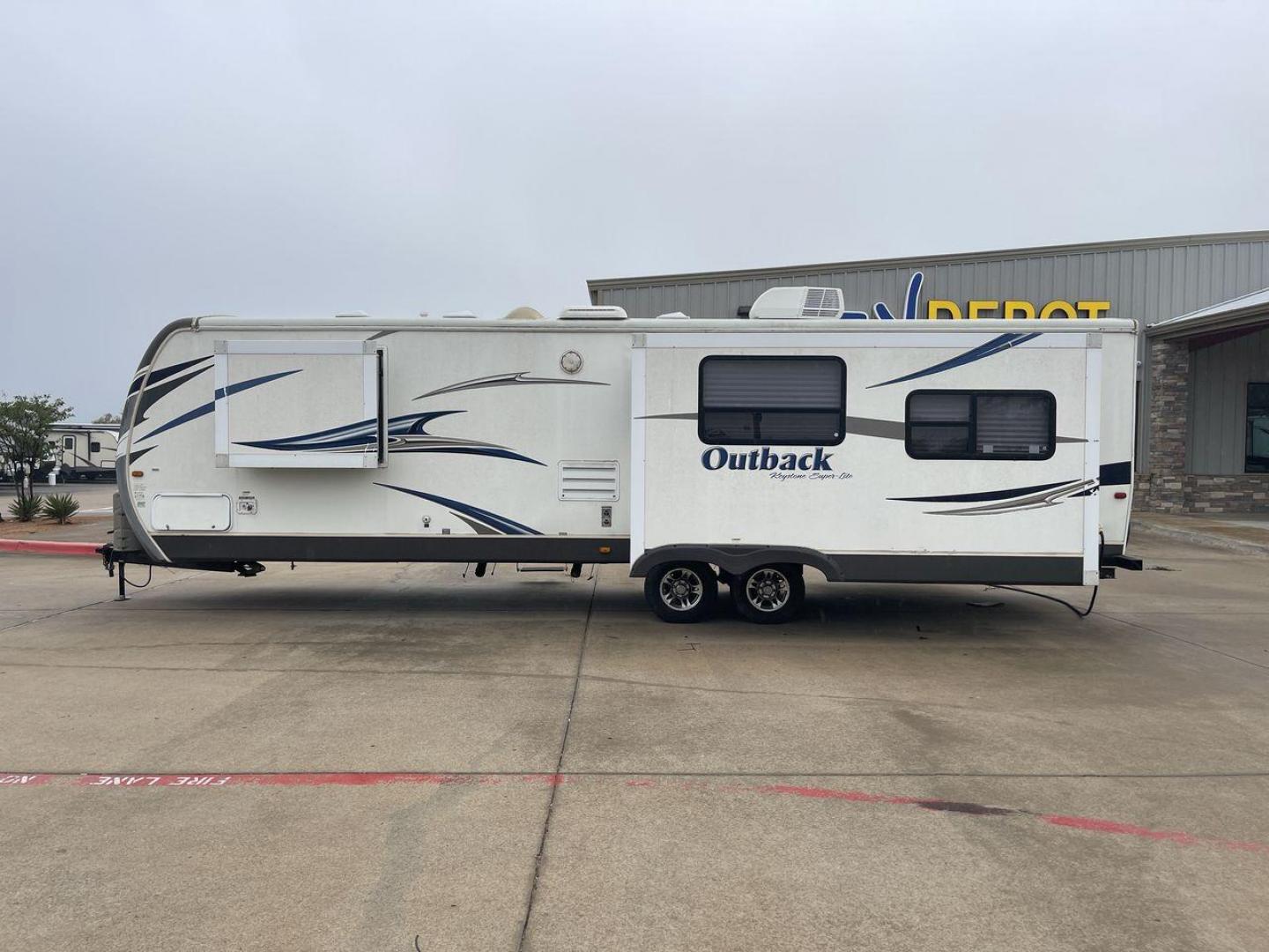 2013 KEYSTONE RV OUTBACK 298RE (4YDT29827DB) , Length: 35.17 ft.| Dry Weight: 7,443 lbs. | Gross Weight: 9,000 lbs. | Slides: 1 transmission, located at 4319 N Main St, Cleburne, TX, 76033, (817) 678-5133, 32.385960, -97.391212 - The 2013 Keystone RV Outback 298RE is an ideal camping trailer for a family that sets out to the great outdoors every week. This unit has measurements of 35.17 ft in length, 8 ft in width, and 10.92 ft in height. The dry weight is about 7,443 lbs with a payload capacity of 1,557 lbs. It has a GV - Photo#22