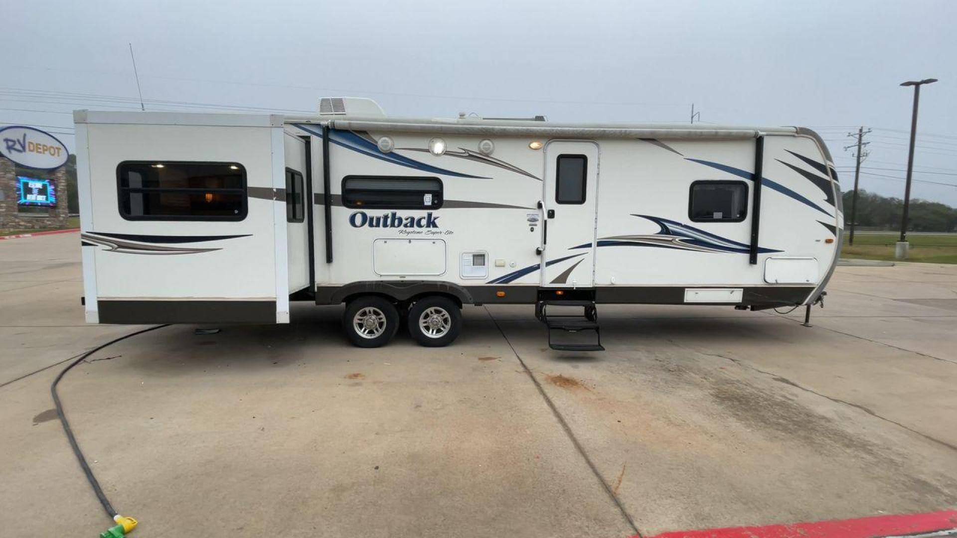 2013 KEYSTONE RV OUTBACK 298RE (4YDT29827DB) , Length: 35.17 ft.| Dry Weight: 7,443 lbs. | Gross Weight: 9,000 lbs. | Slides: 1 transmission, located at 4319 N Main St, Cleburne, TX, 76033, (817) 678-5133, 32.385960, -97.391212 - The 2013 Keystone RV Outback 298RE is an ideal camping trailer for a family that sets out to the great outdoors every week. This unit has measurements of 35.17 ft in length, 8 ft in width, and 10.92 ft in height. The dry weight is about 7,443 lbs with a payload capacity of 1,557 lbs. It has a GVWR o - Photo#2