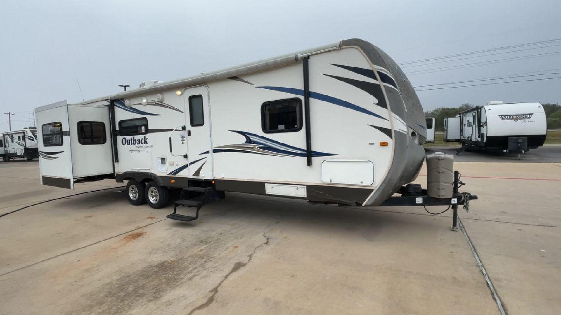 2013 KEYSTONE RV OUTBACK 298RE (4YDT29827DB) , Length: 35.17 ft.| Dry Weight: 7,443 lbs. | Gross Weight: 9,000 lbs. | Slides: 1 transmission, located at 4319 N Main St, Cleburne, TX, 76033, (817) 678-5133, 32.385960, -97.391212 - The 2013 Keystone RV Outback 298RE is an ideal camping trailer for a family that sets out to the great outdoors every week. This unit has measurements of 35.17 ft in length, 8 ft in width, and 10.92 ft in height. The dry weight is about 7,443 lbs with a payload capacity of 1,557 lbs. It has a GVWR o - Photo#3