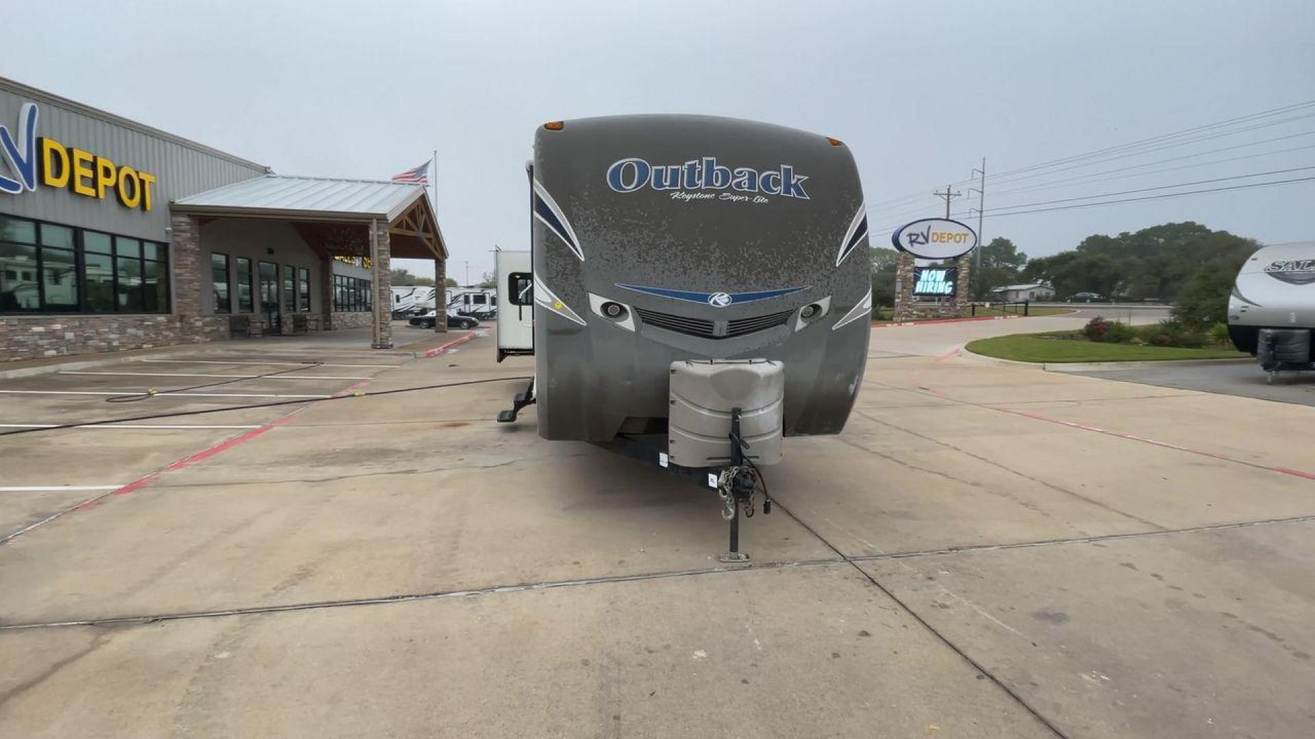 2013 KEYSTONE RV OUTBACK 298RE (4YDT29827DB) , Length: 35.17 ft.| Dry Weight: 7,443 lbs. | Gross Weight: 9,000 lbs. | Slides: 1 transmission, located at 4319 N Main St, Cleburne, TX, 76033, (817) 678-5133, 32.385960, -97.391212 - The 2013 Keystone RV Outback 298RE is an ideal camping trailer for a family that sets out to the great outdoors every week. This unit has measurements of 35.17 ft in length, 8 ft in width, and 10.92 ft in height. The dry weight is about 7,443 lbs with a payload capacity of 1,557 lbs. It has a GVWR o - Photo#4