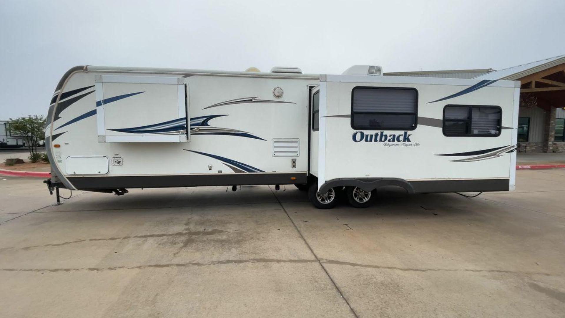 2013 KEYSTONE RV OUTBACK 298RE (4YDT29827DB) , Length: 35.17 ft.| Dry Weight: 7,443 lbs. | Gross Weight: 9,000 lbs. | Slides: 1 transmission, located at 4319 N Main St, Cleburne, TX, 76033, (817) 678-5133, 32.385960, -97.391212 - The 2013 Keystone RV Outback 298RE is an ideal camping trailer for a family that sets out to the great outdoors every week. This unit has measurements of 35.17 ft in length, 8 ft in width, and 10.92 ft in height. The dry weight is about 7,443 lbs with a payload capacity of 1,557 lbs. It has a GVWR o - Photo#6